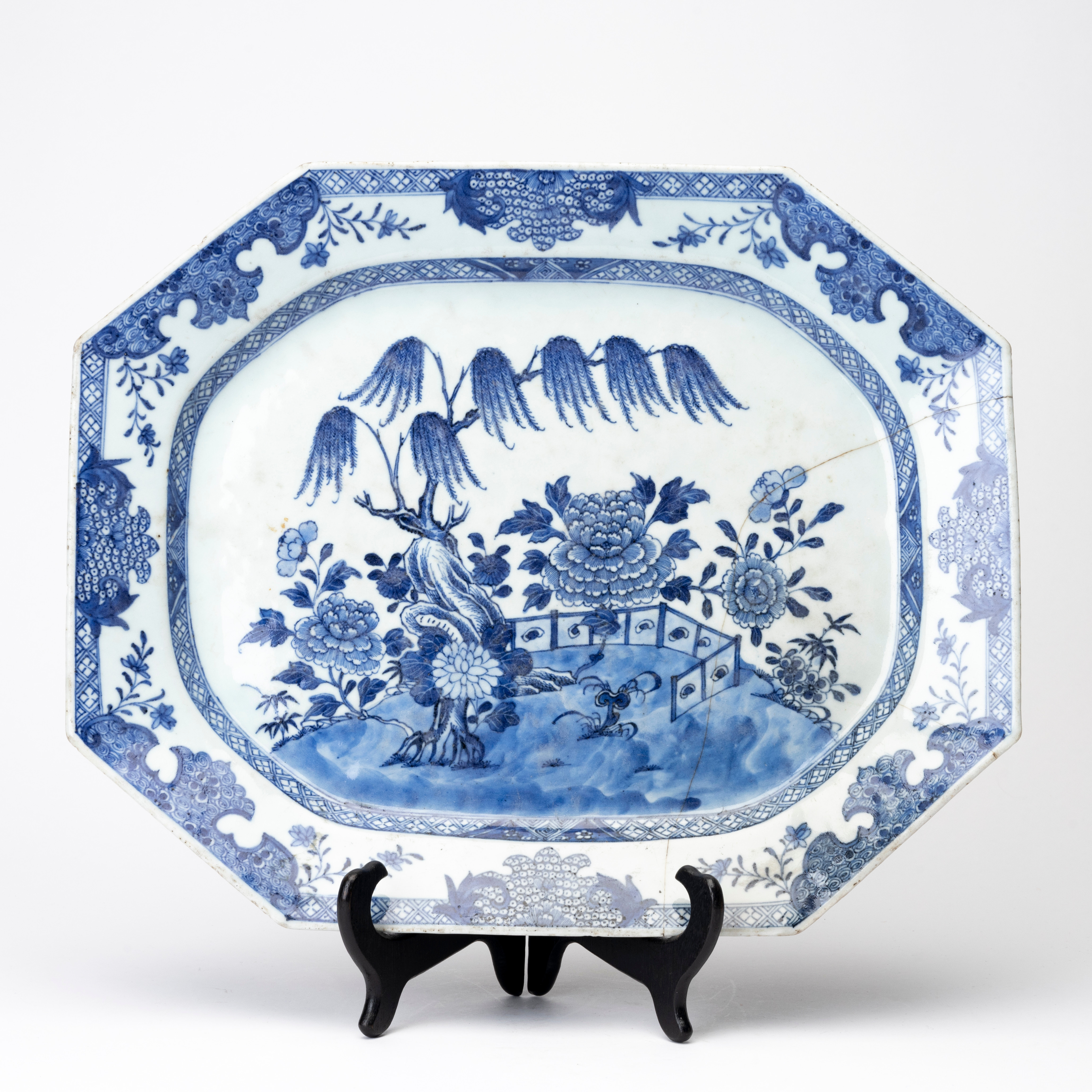 STEKFAT, porslin, Kina, Qianlong (1735-1796).