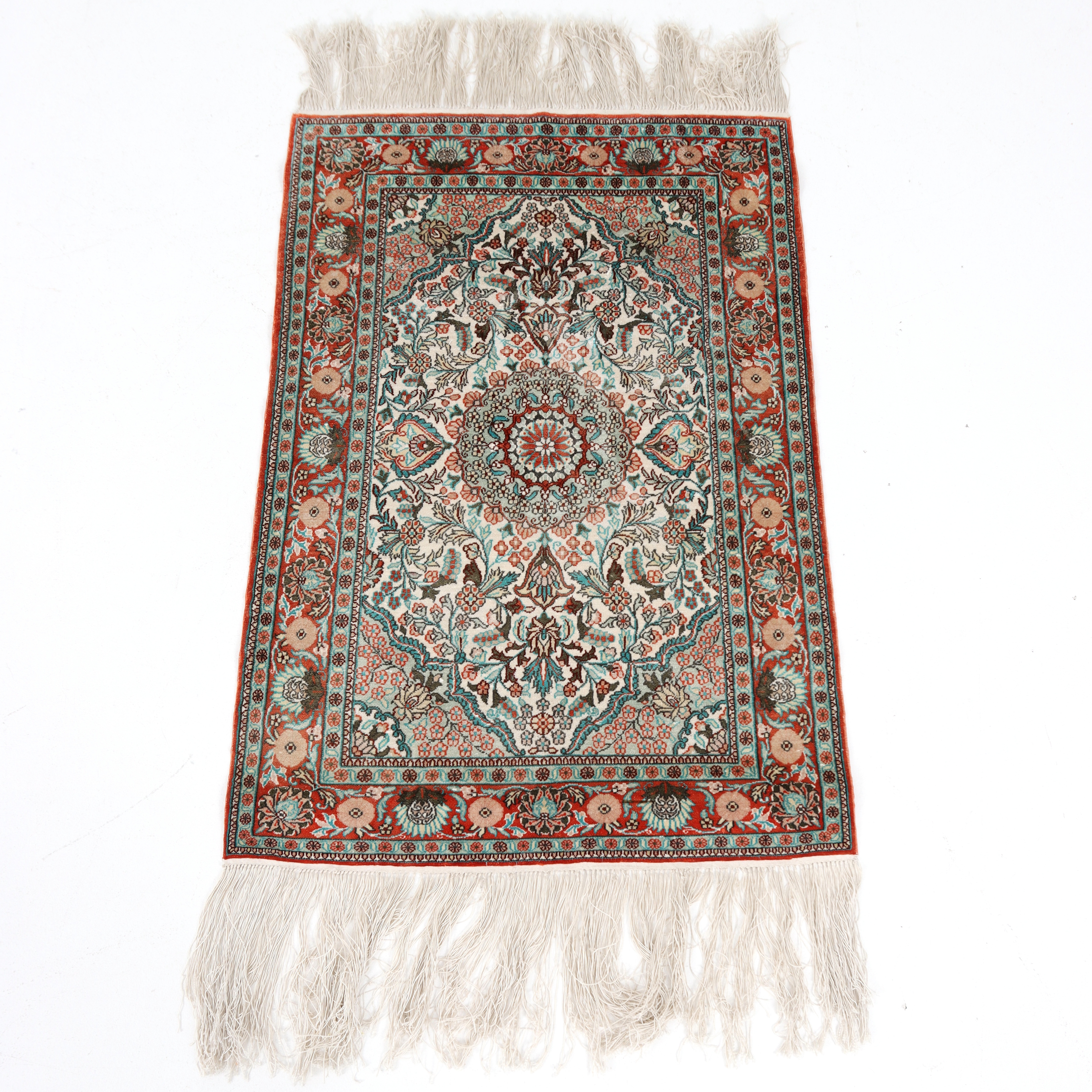 MATTA, orientalisk med silkesinslag, 91 x 62 cm.