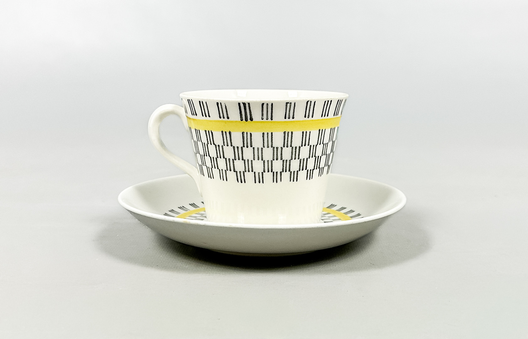 HELMER RINGSTRÖM. KOPP & FAT, 2 delar, porslin, "Gavott", Upsala-Ekeby, Gefle.