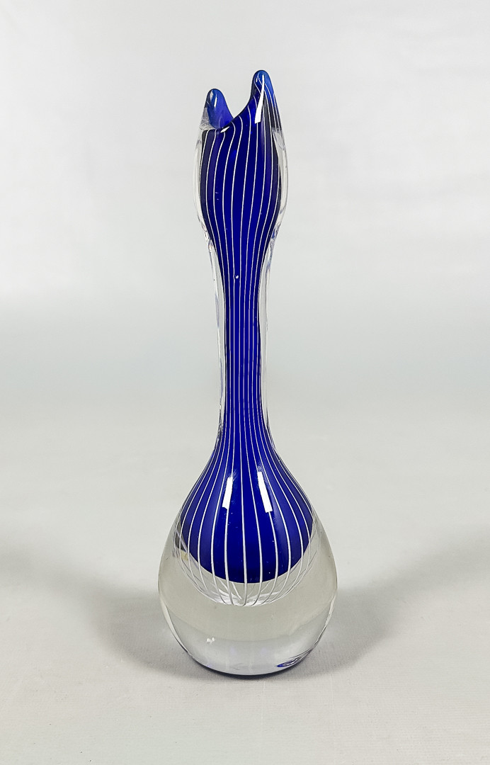 VICKE LINDSTRAND. VAS, "Zebra", Glas, Kosta, Etikettmärkt, 1900-tal.