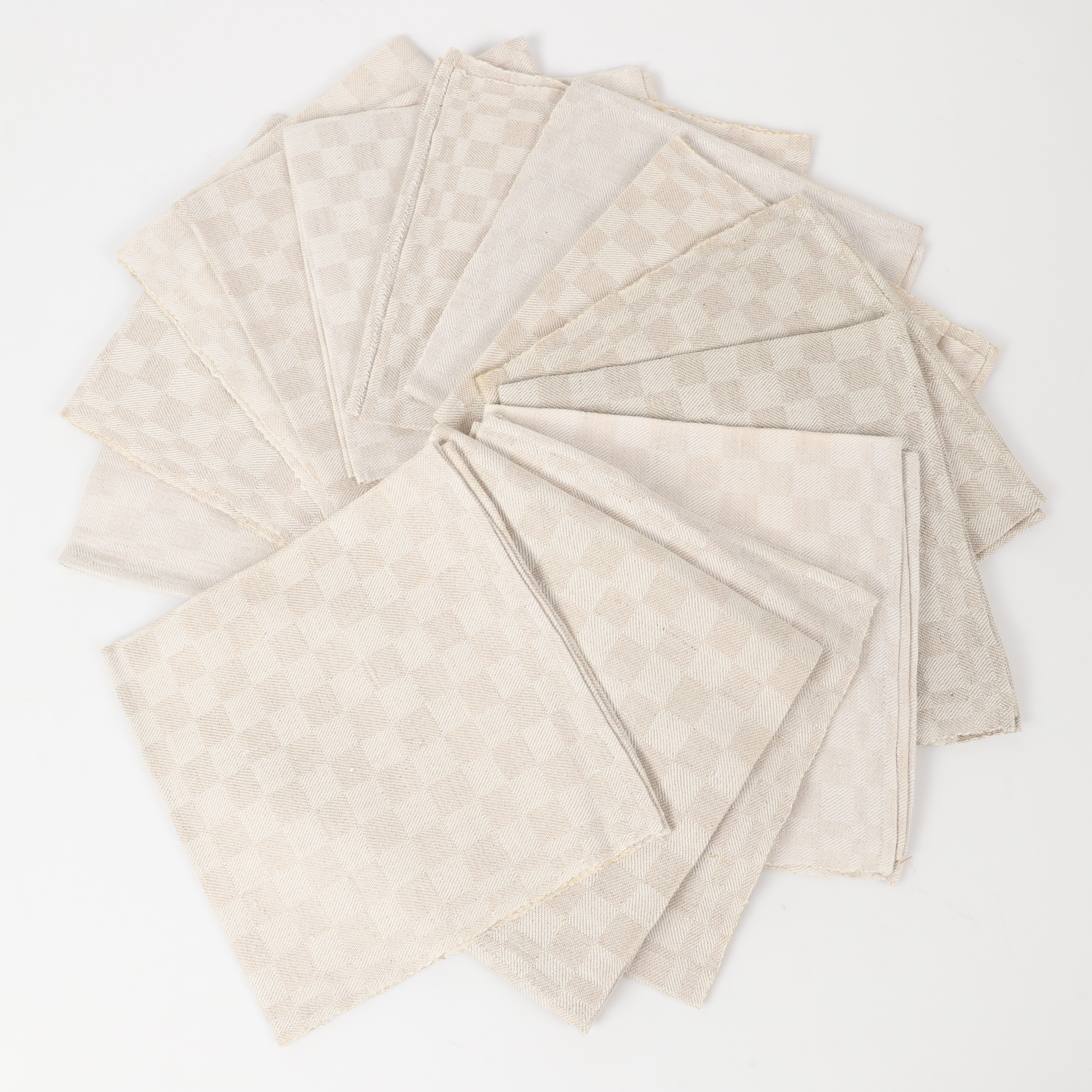 SERVETTER, 14 stycken, rutmönstrad linne, 1900-tal.