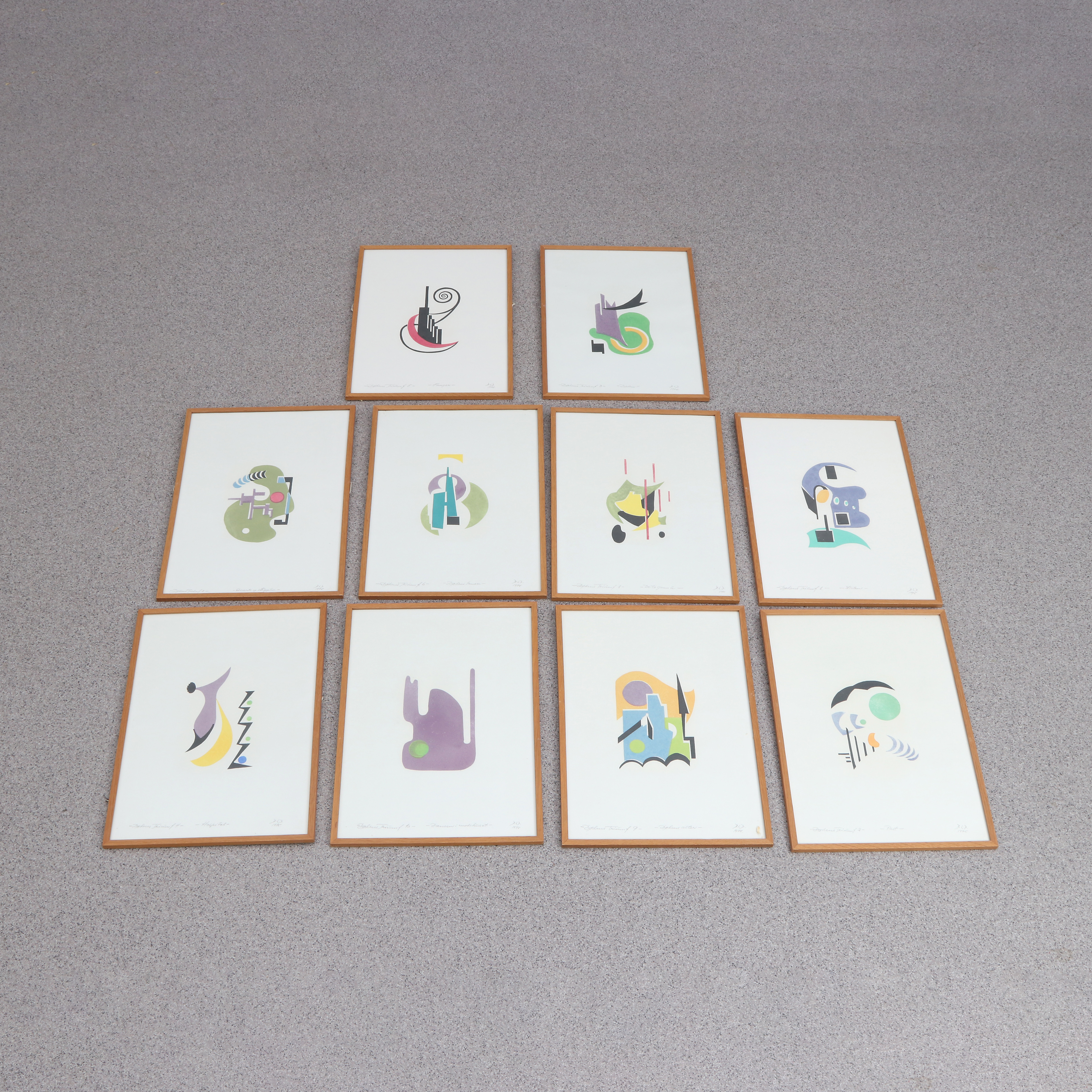 OIDENTIFIERAD DANSK KONSTNÄR. 10 inramade grafiska blad. Ur mappen "Dödens triumf". Monogramsignerade B.C.D. och daterade 1975. Abstrakta motiv.