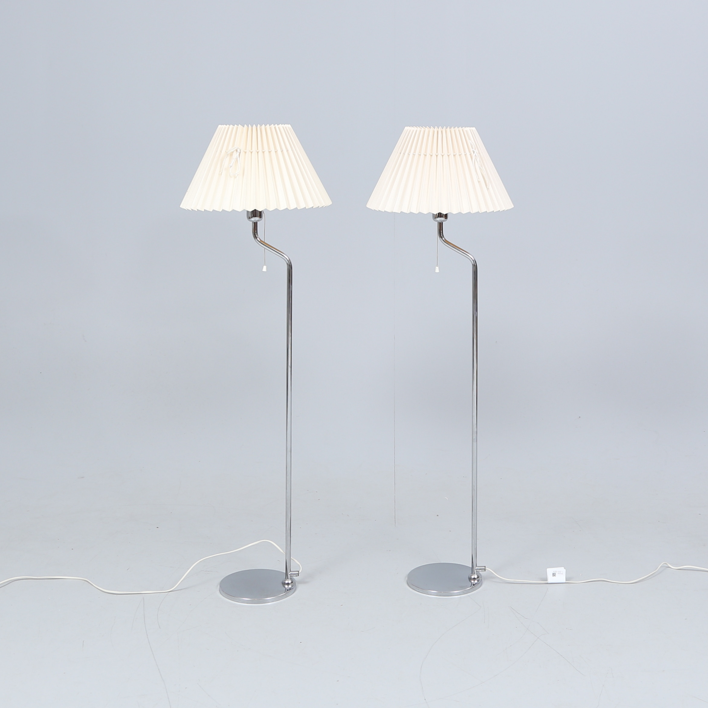 GOLVLAMPOR, 1 par, Nya ÖIA, krom.