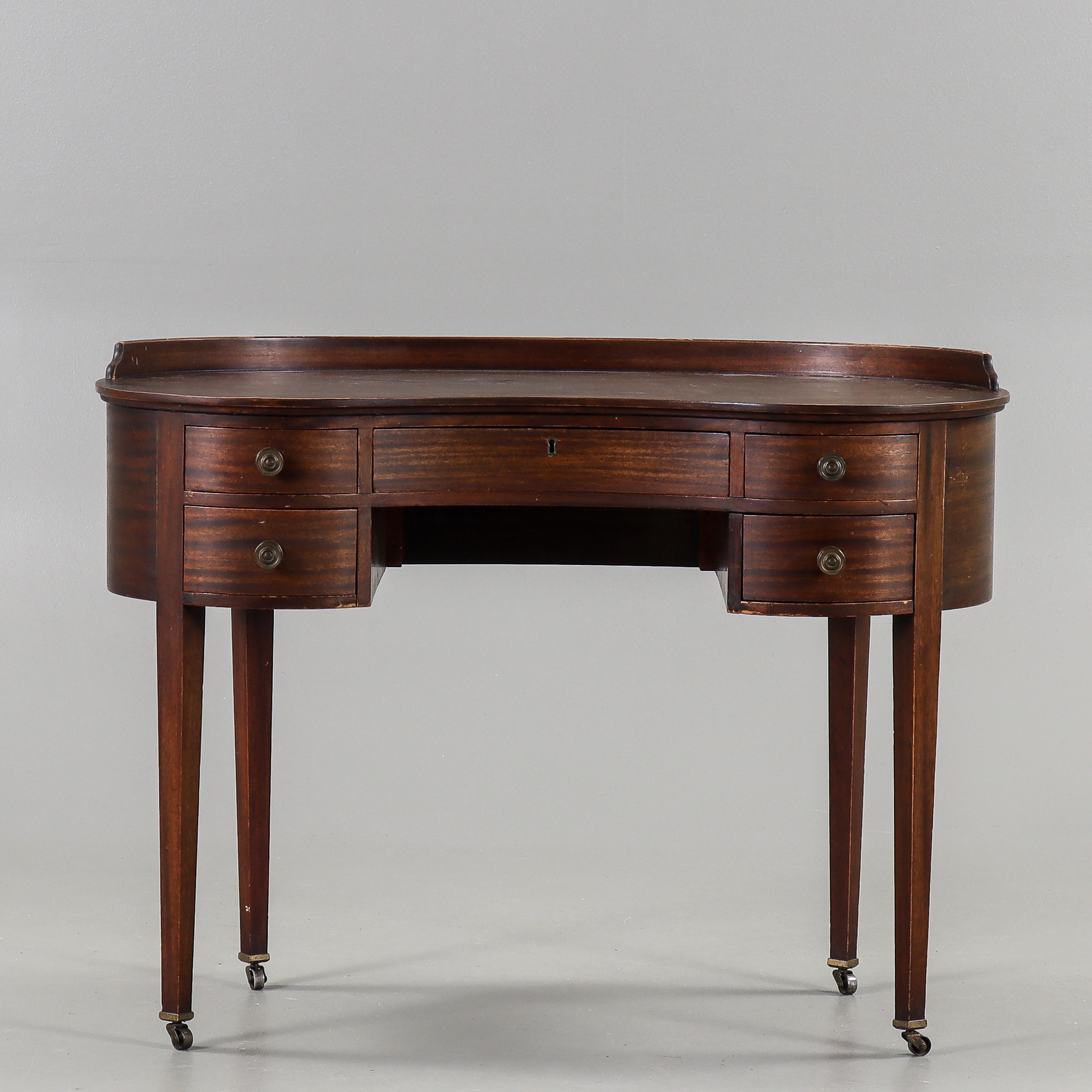 DAMSKRIVBORD, England, 1900-talets mitt eller andra hälft.