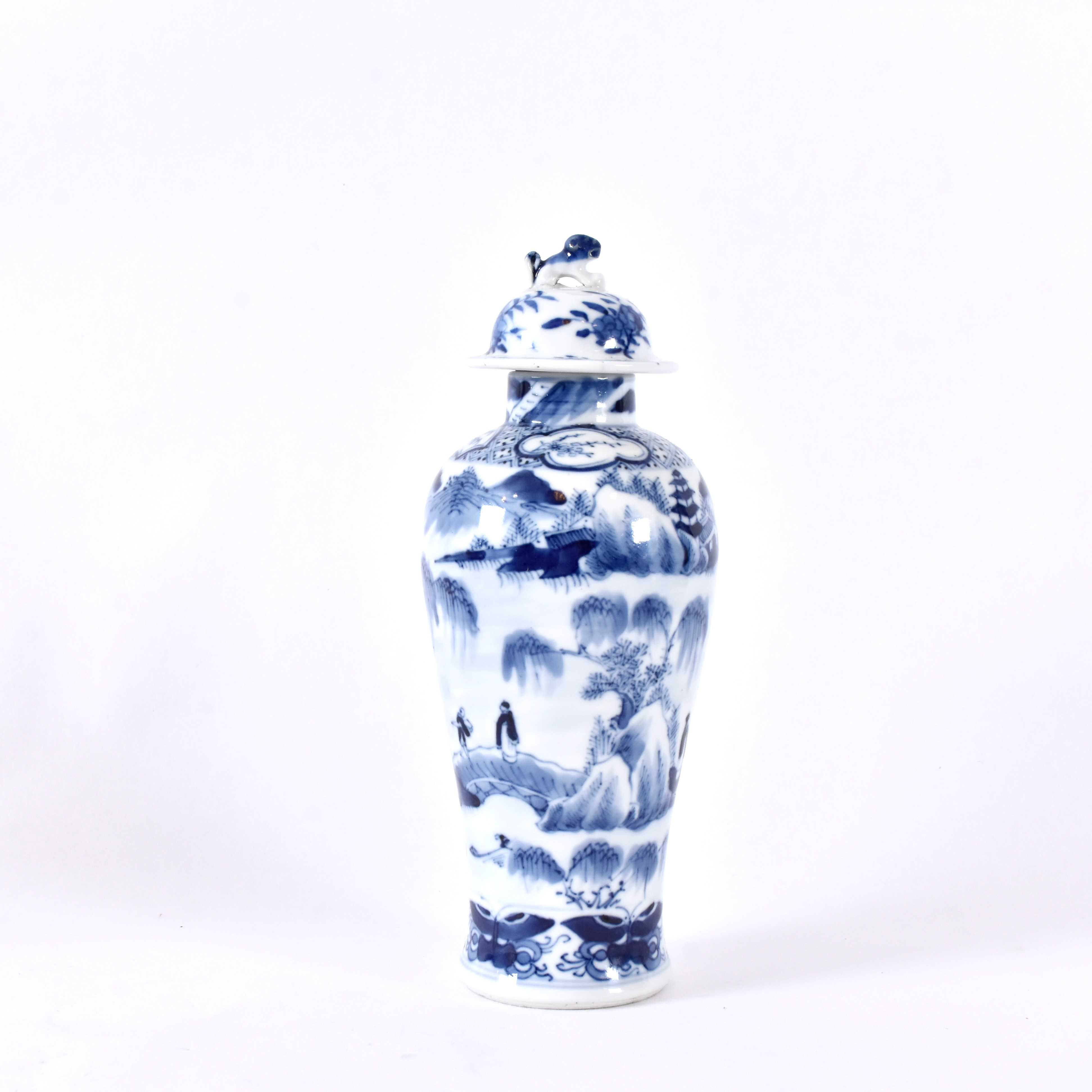 LOCKURNA, porslin, Kina, 1900-tal.