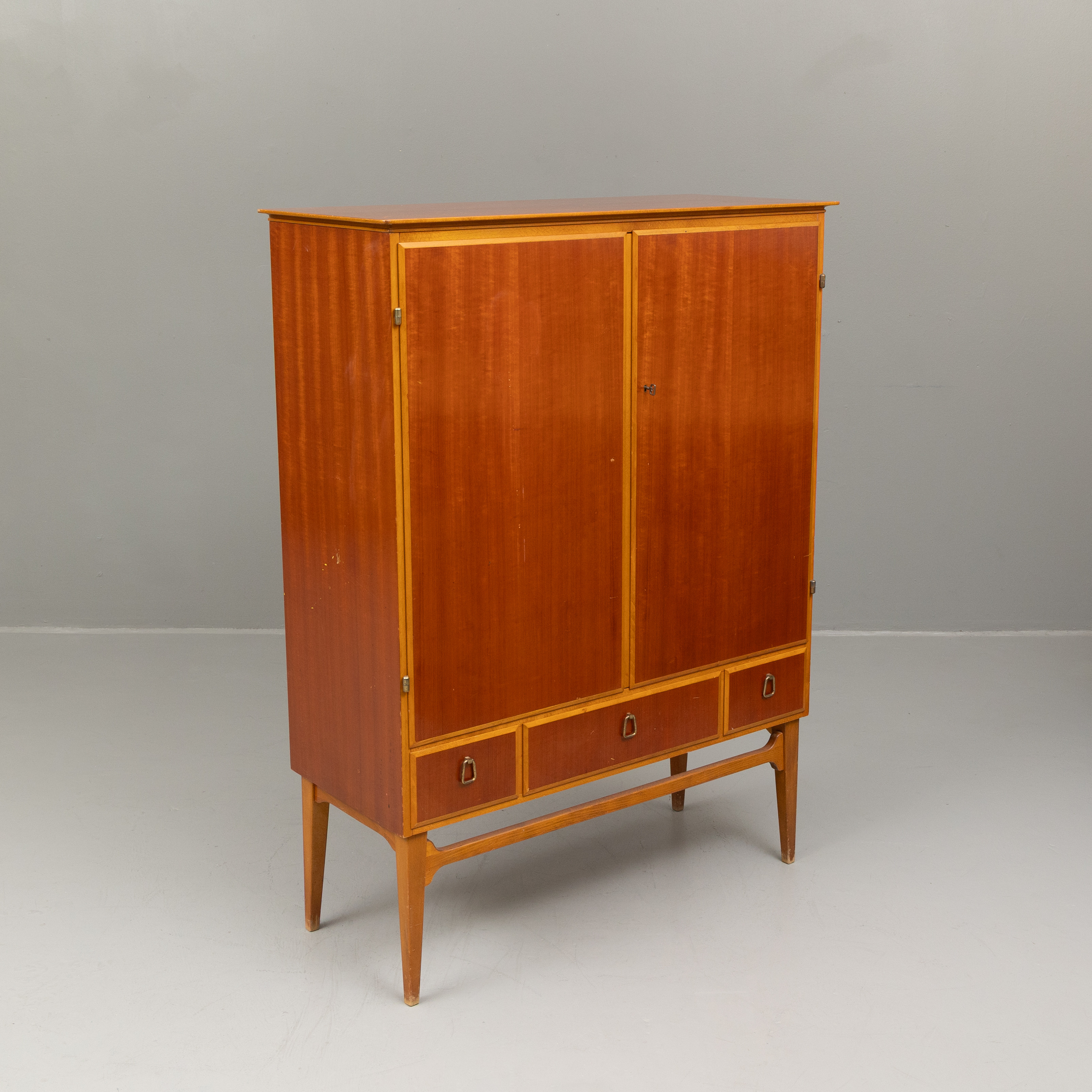 SKÅP, mahogny, 1900-talets andra hälft.