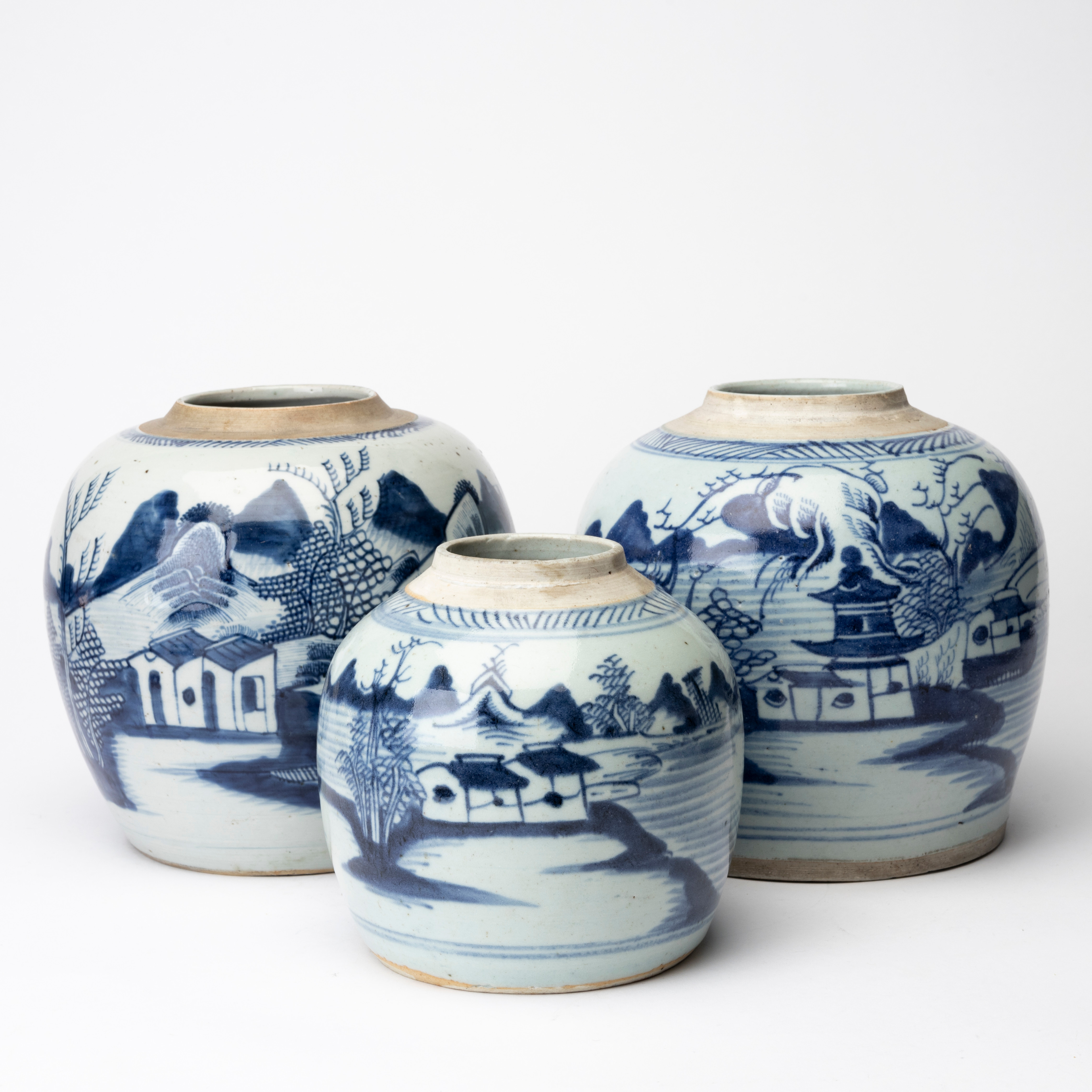 BOJANER, 3 st, porslin, Kina, Qing 1800-tal.