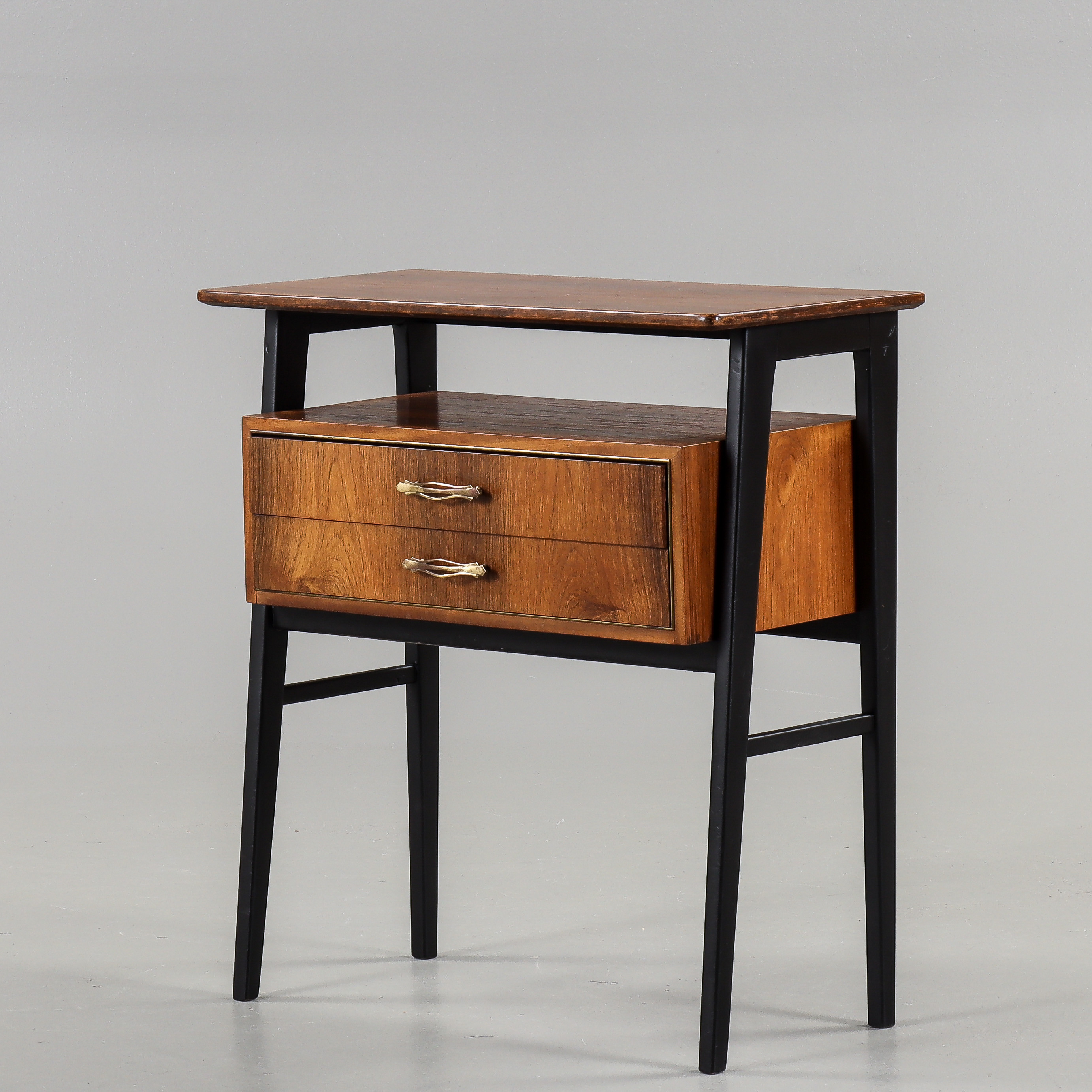 SIDOBORD, "Stiletto" Gustaf Lundgren - Möbelaktiobolaget, Malmö. 1900-talets mitt.