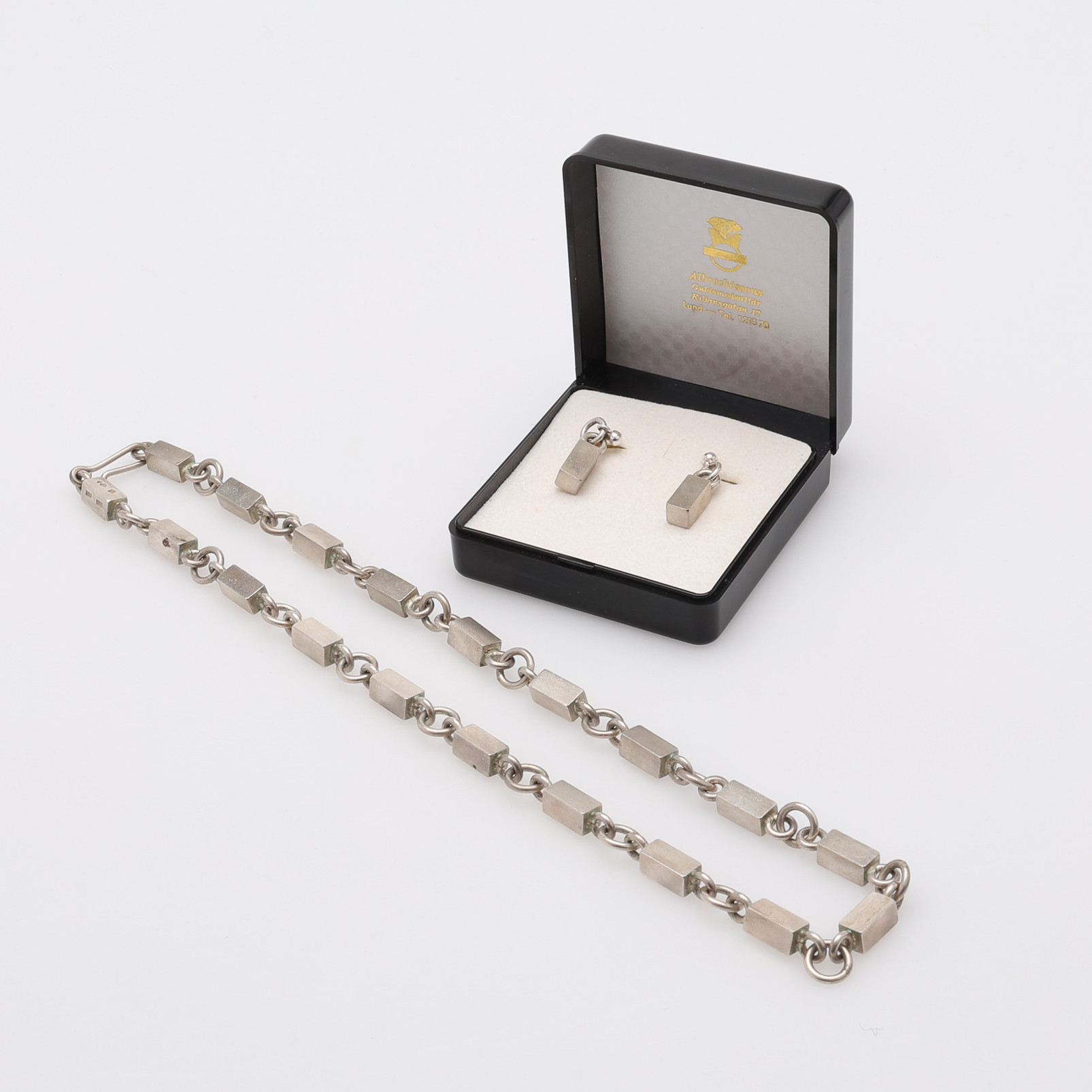 COLLIER, SVEN ALBRECHTSSON EFTER WIWEN NILSSON, SAMT ÖRHÄNGEN, STERLINGSILVER, TOTAL VIKT CA 73 GRAM.