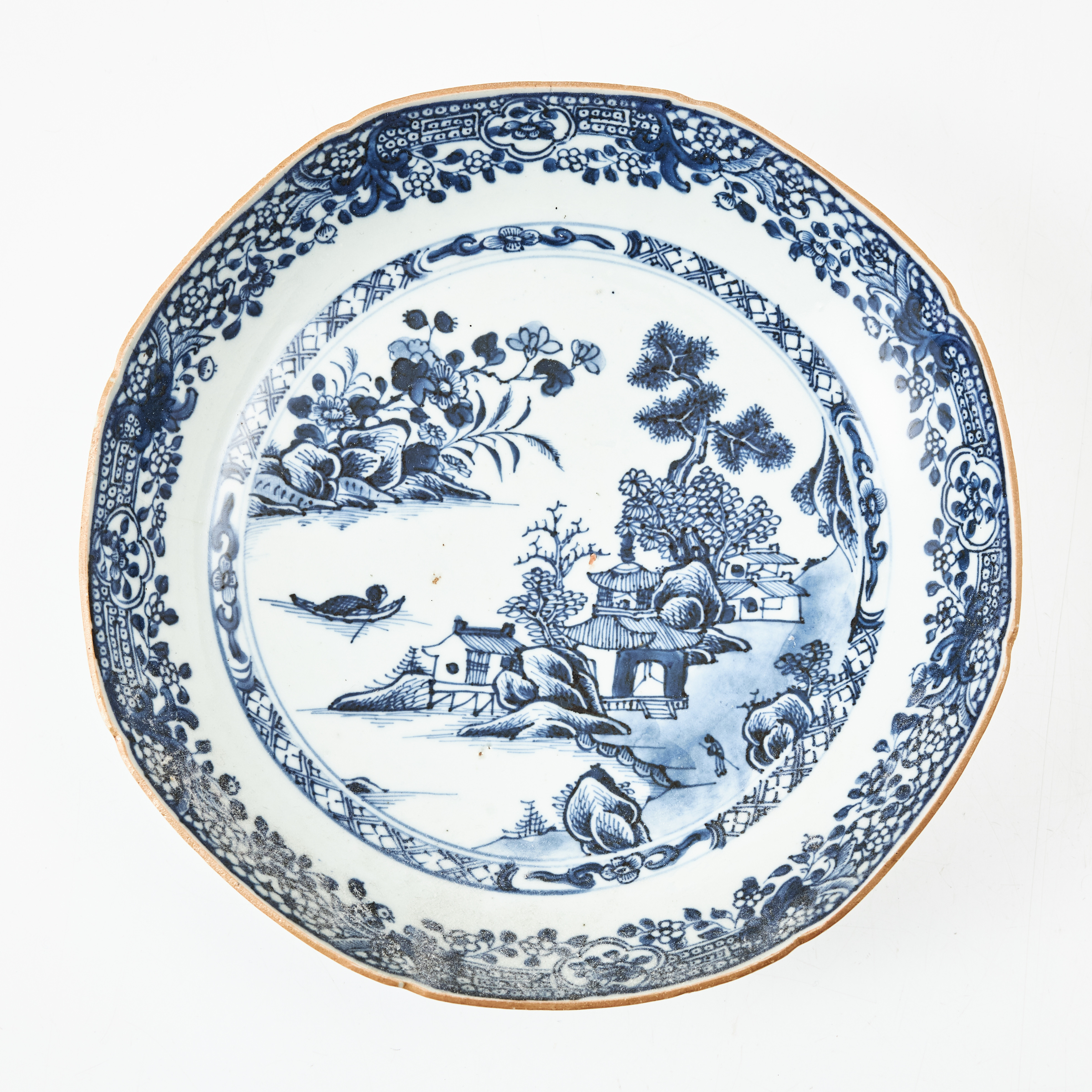 SKÅLFAT, porslin, Kina Qianlong (1736-1795). Dekor av flodlandskap i underglasyrblått.