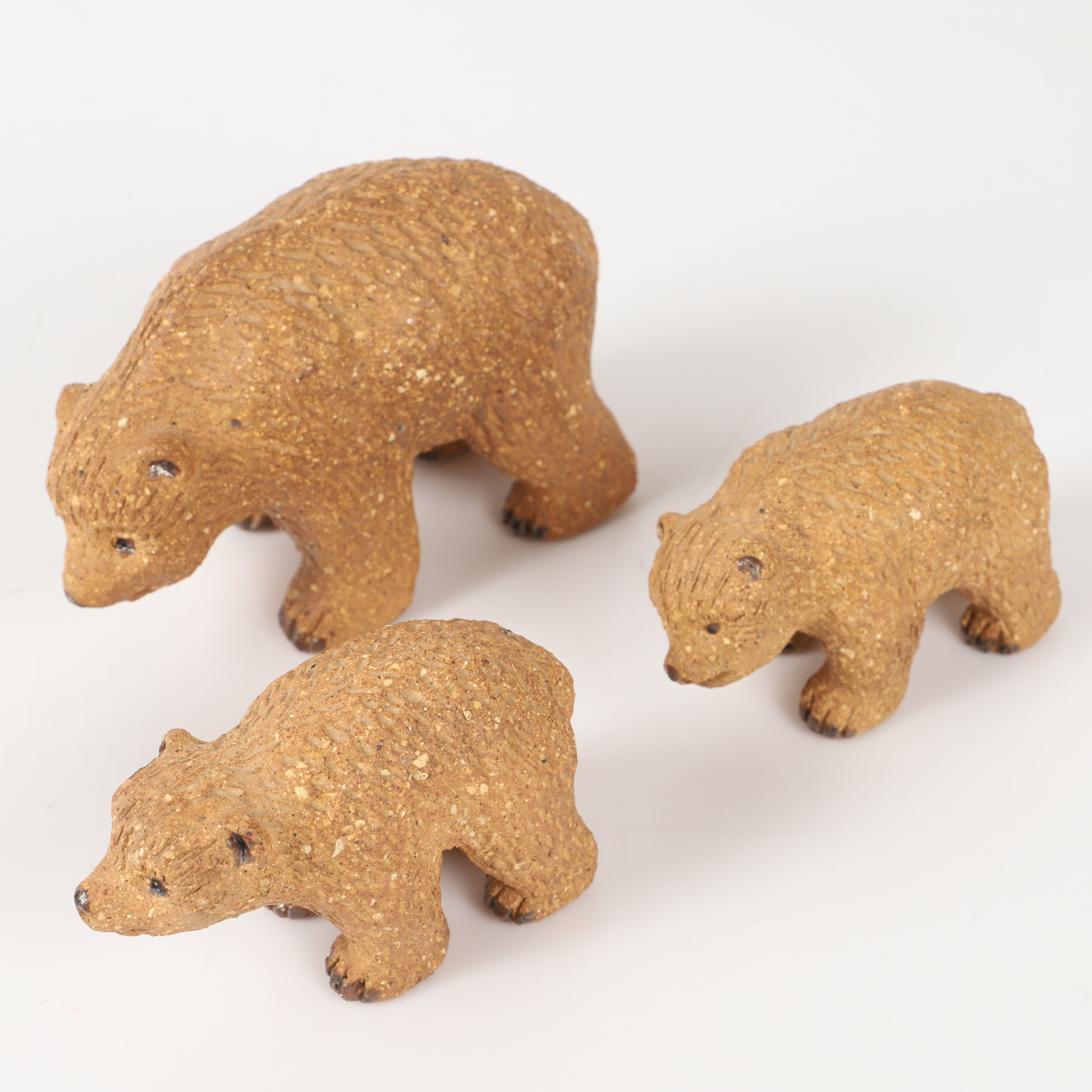 FIGURINER, 3 stycken björnar, chamotte, 1900-tal.
