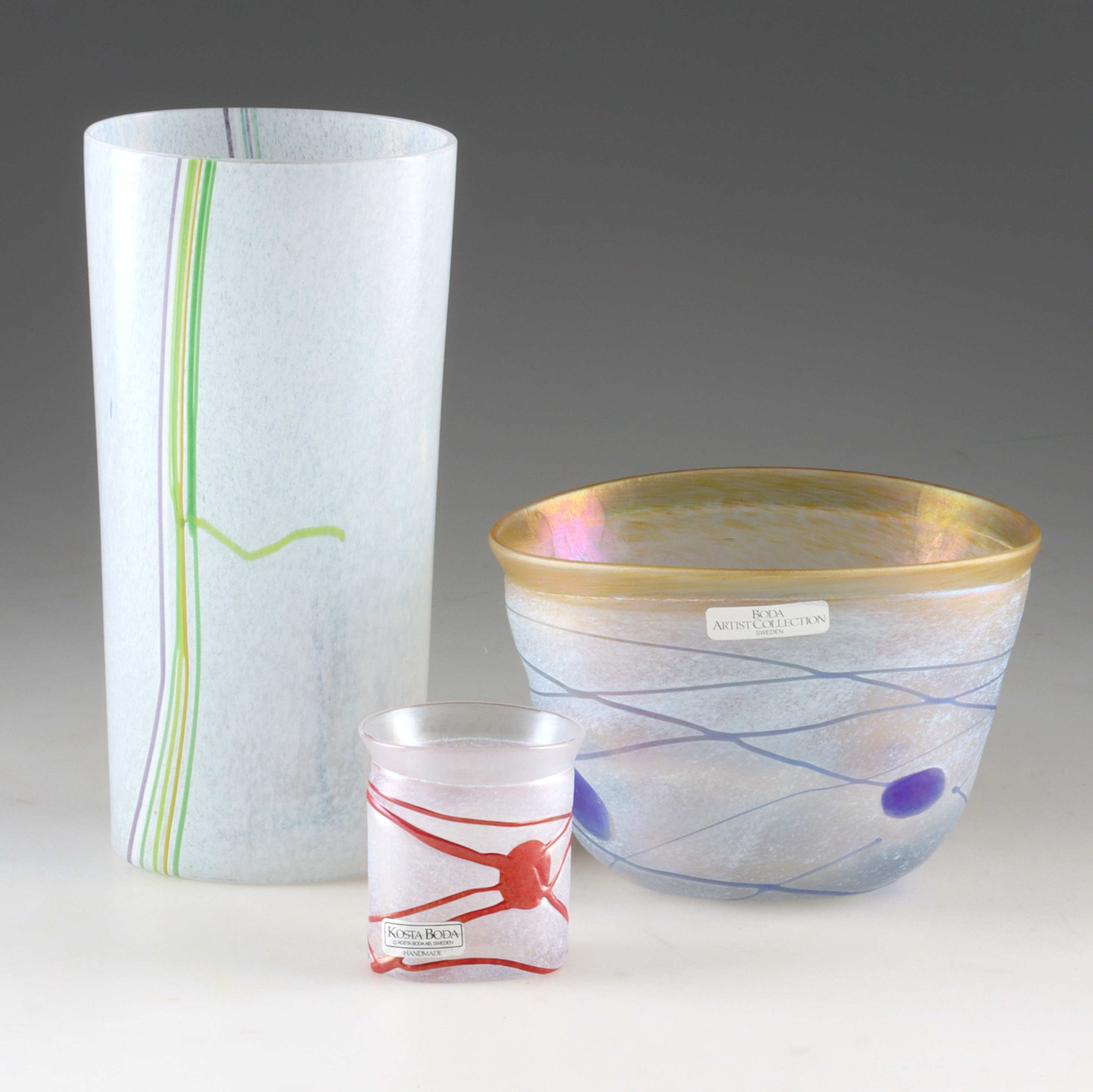 BERTIL VALLIEN. Skålar och vaser, 3 delar glas, "Galaxy" och "Rainbow", Kosta.