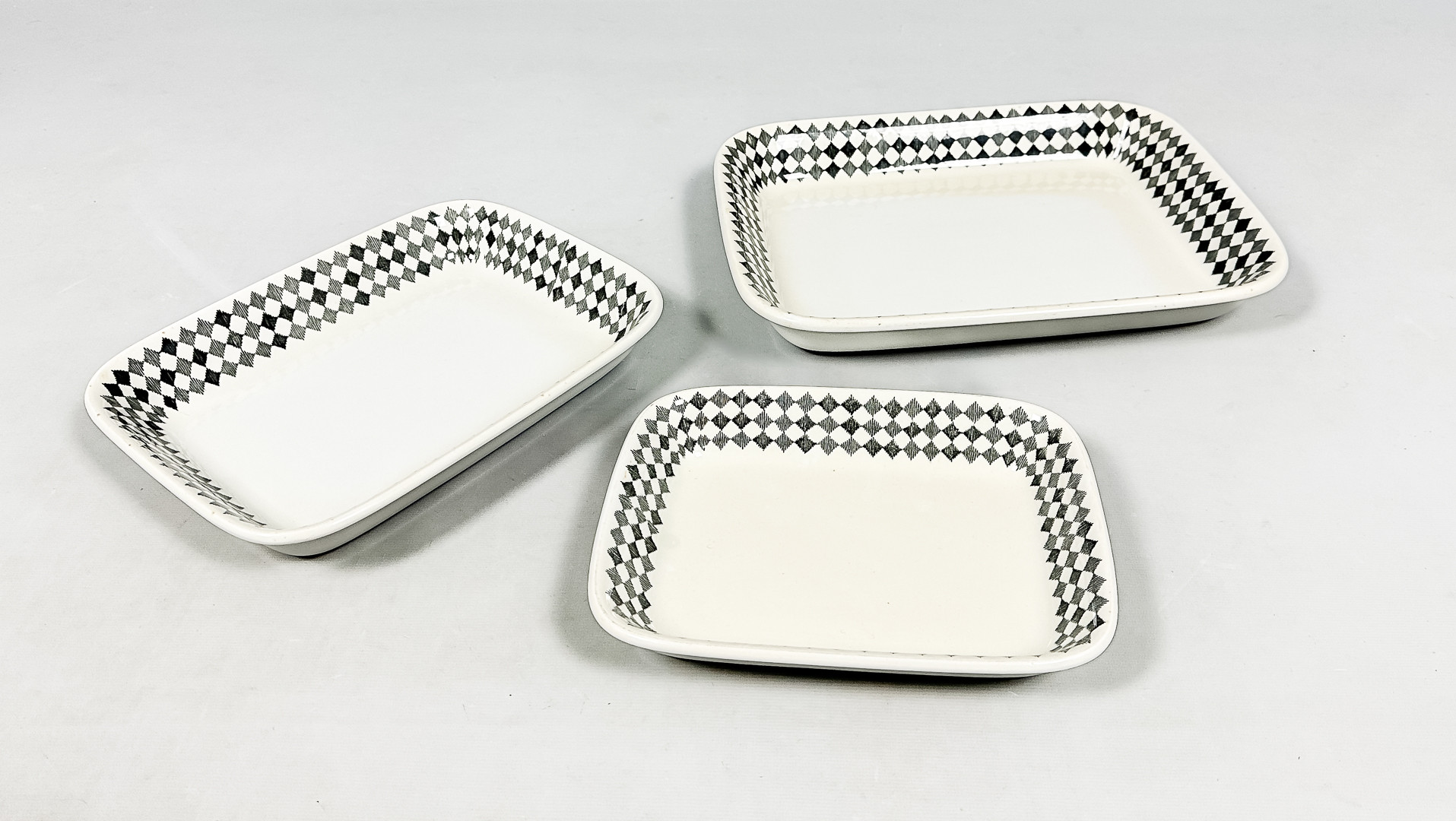 MARIANNE WESTMAN. UGNSFAT, 3 st, "Red Top", Rörstrand, 1900-talets mitt.