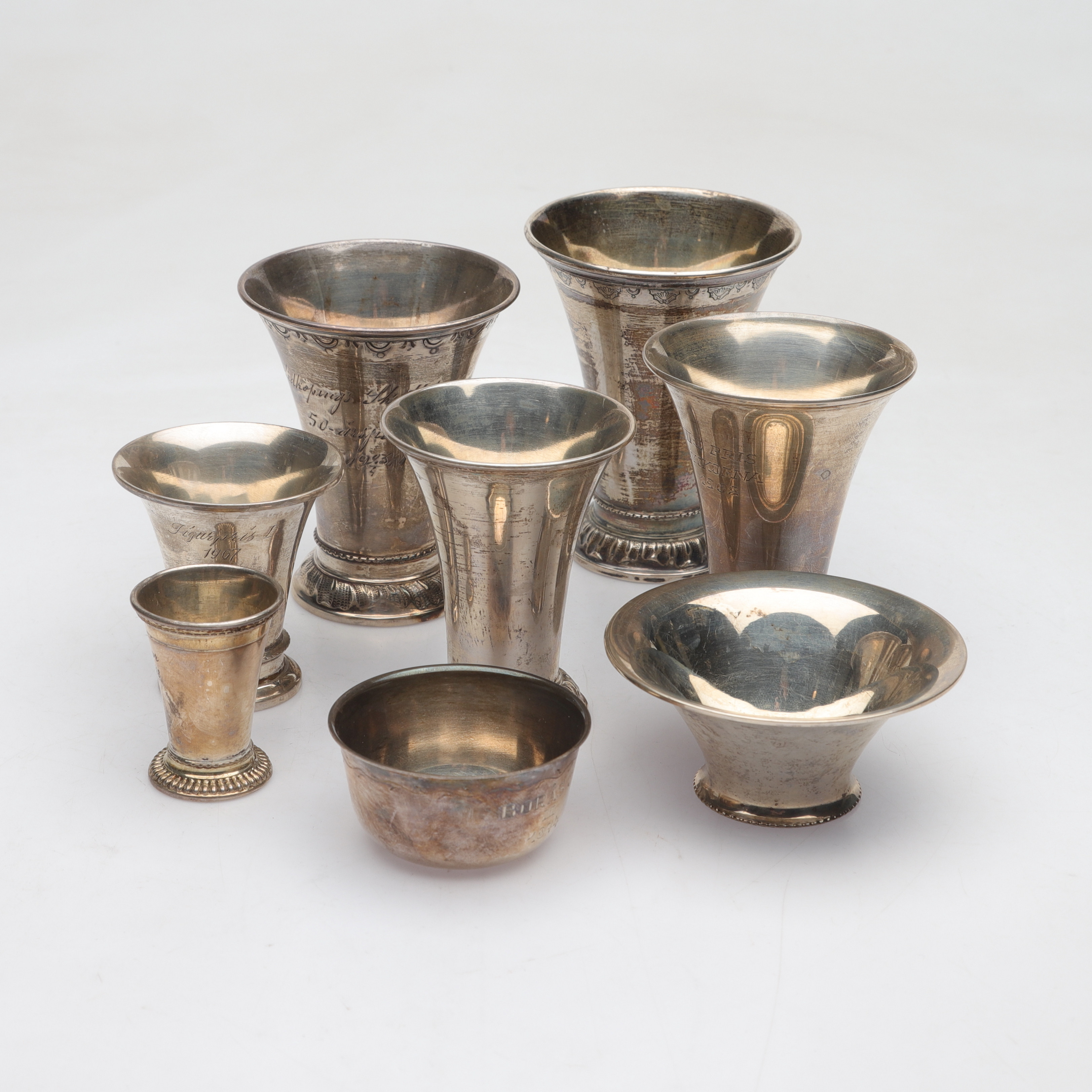 SILVERBÄGARE, 8 st, b.la. Gab. Totalvikt ca 278 g.