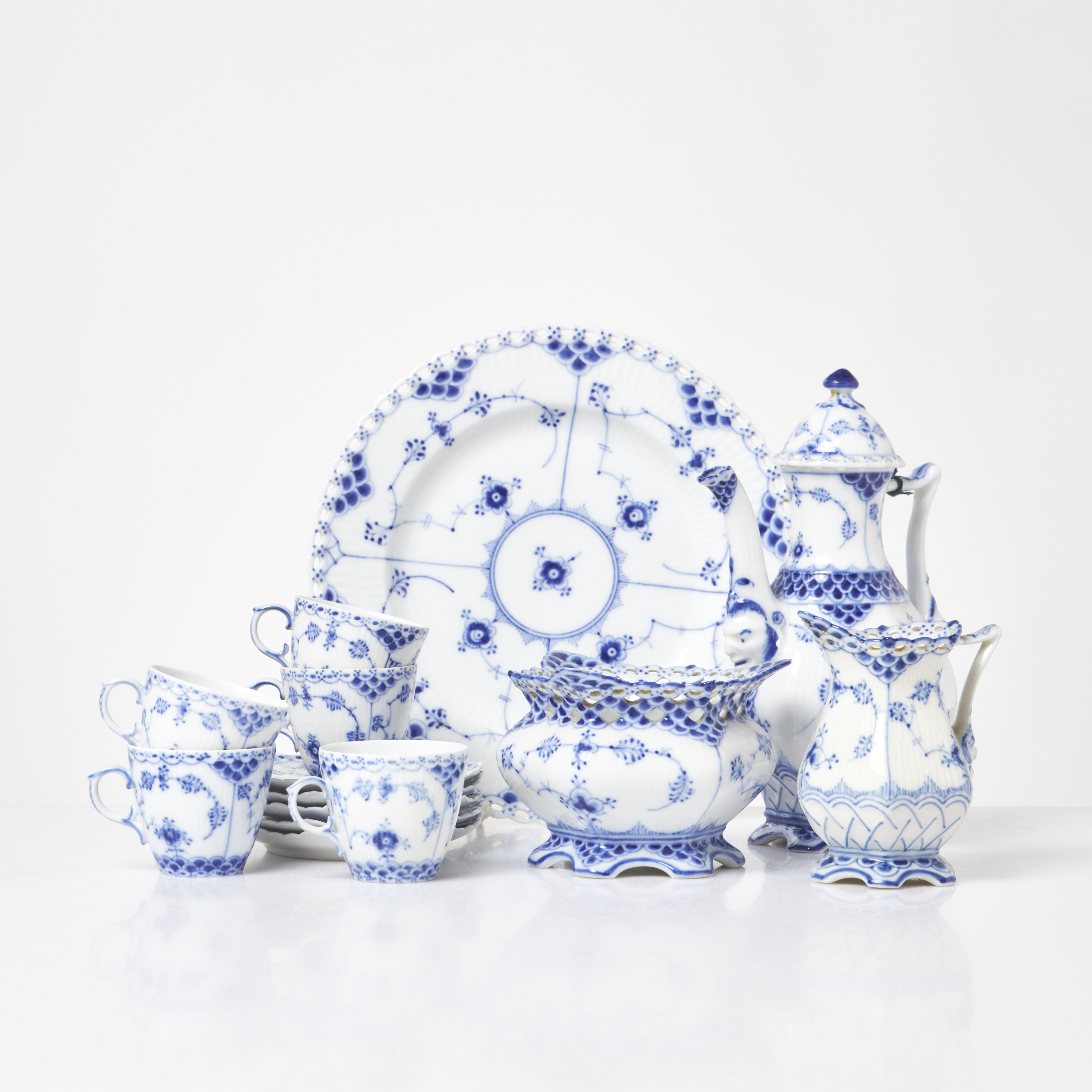 ROYAL COPENHAGEN, MOCKASERVIS, 6+3+3 dlr, halv och helblonda delar.