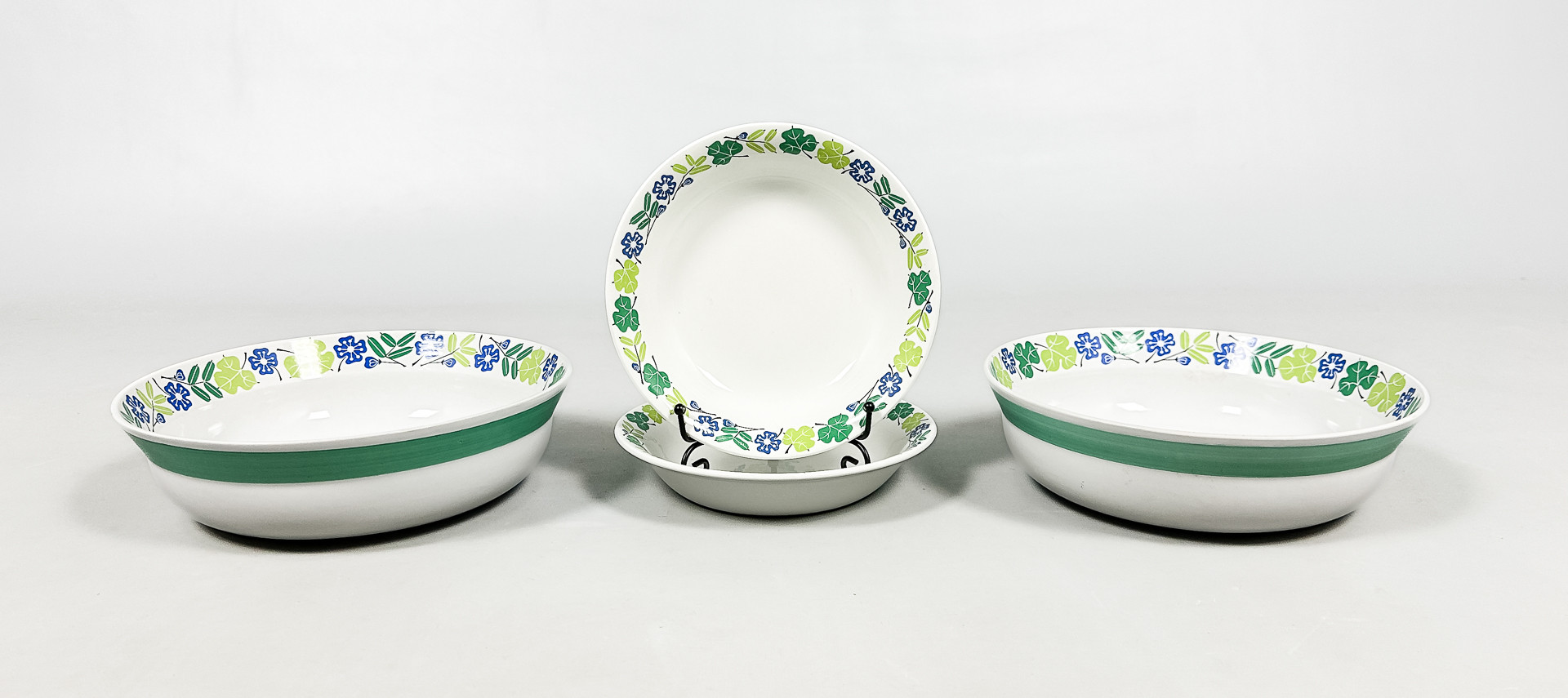 BERIT SUNDELL. TALLRIKAR & SKÅLAR, 4 delar, flintgods, "Ingarö", Gustavsberg.