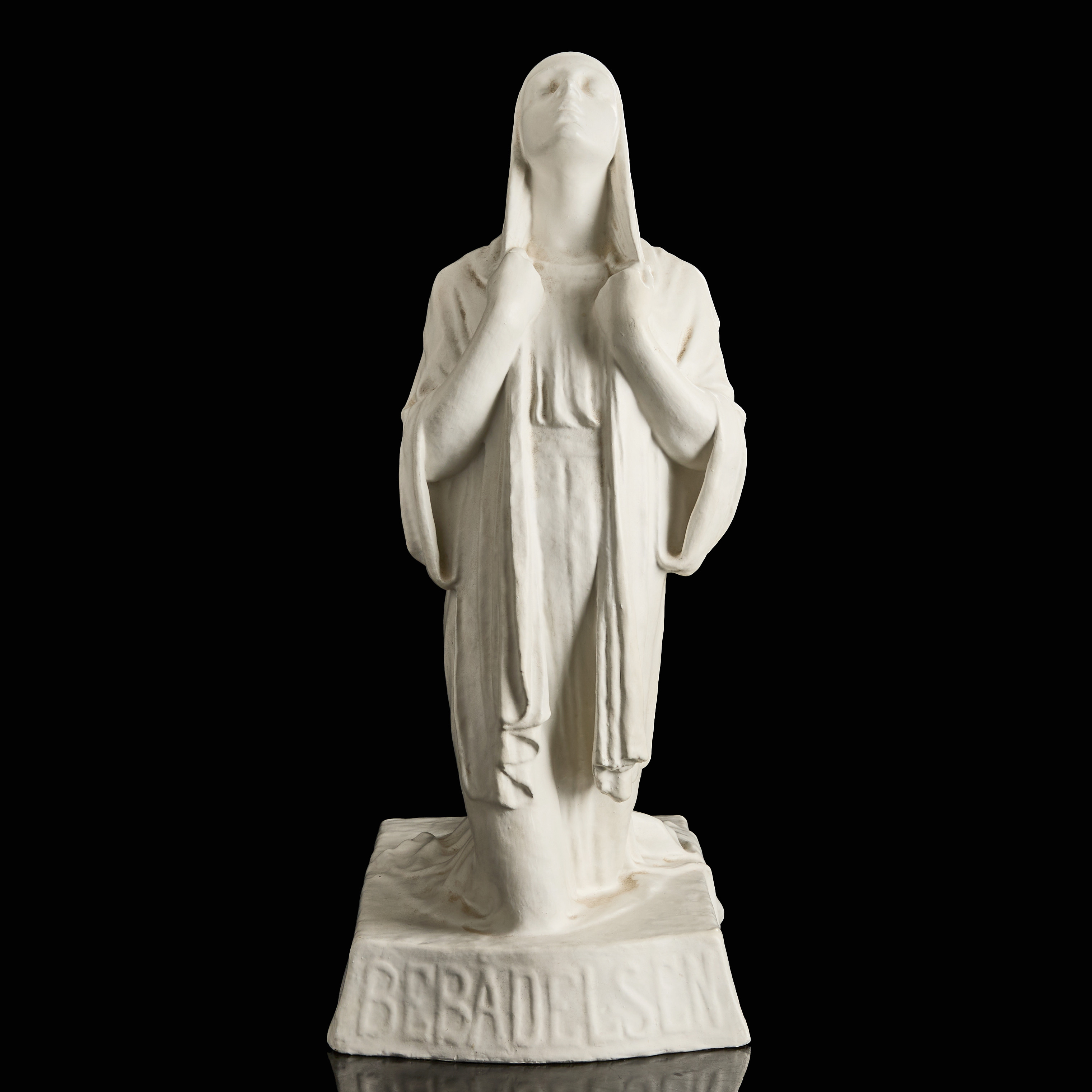 SIGRID BLOMBERG (1863–1941). "Bebådelsen" (1899), skulptur i gips.