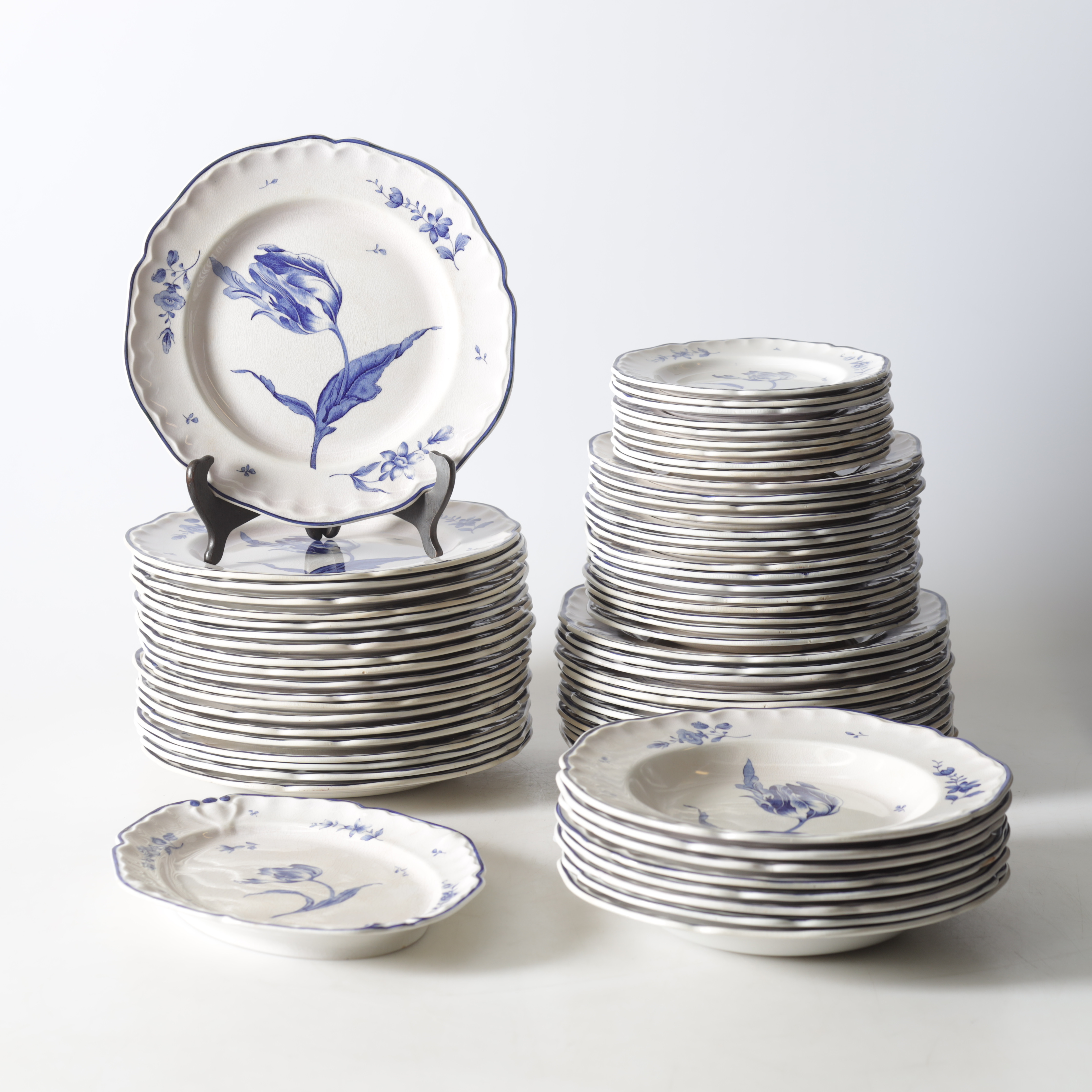 MATSERVIS, porslin, 65 delar, rokokostil, " Anni " Rörstrand, 1918-26.