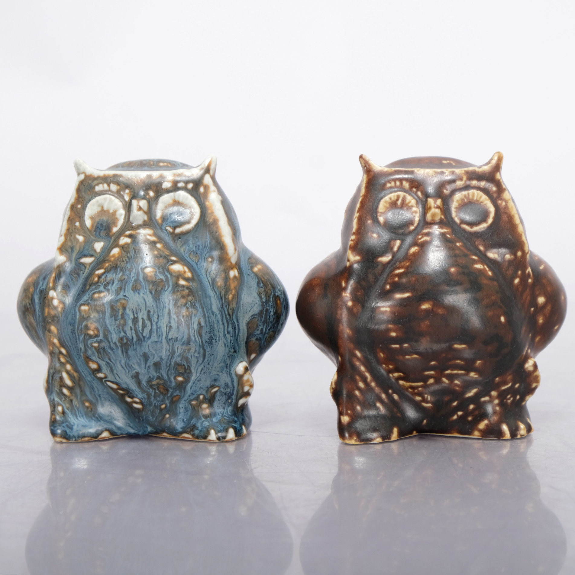 CARL-HARRY STÅLHANE. Figuriner, Ugglor, (2st), Glaserat-stengods, Rörstrand, signerad.