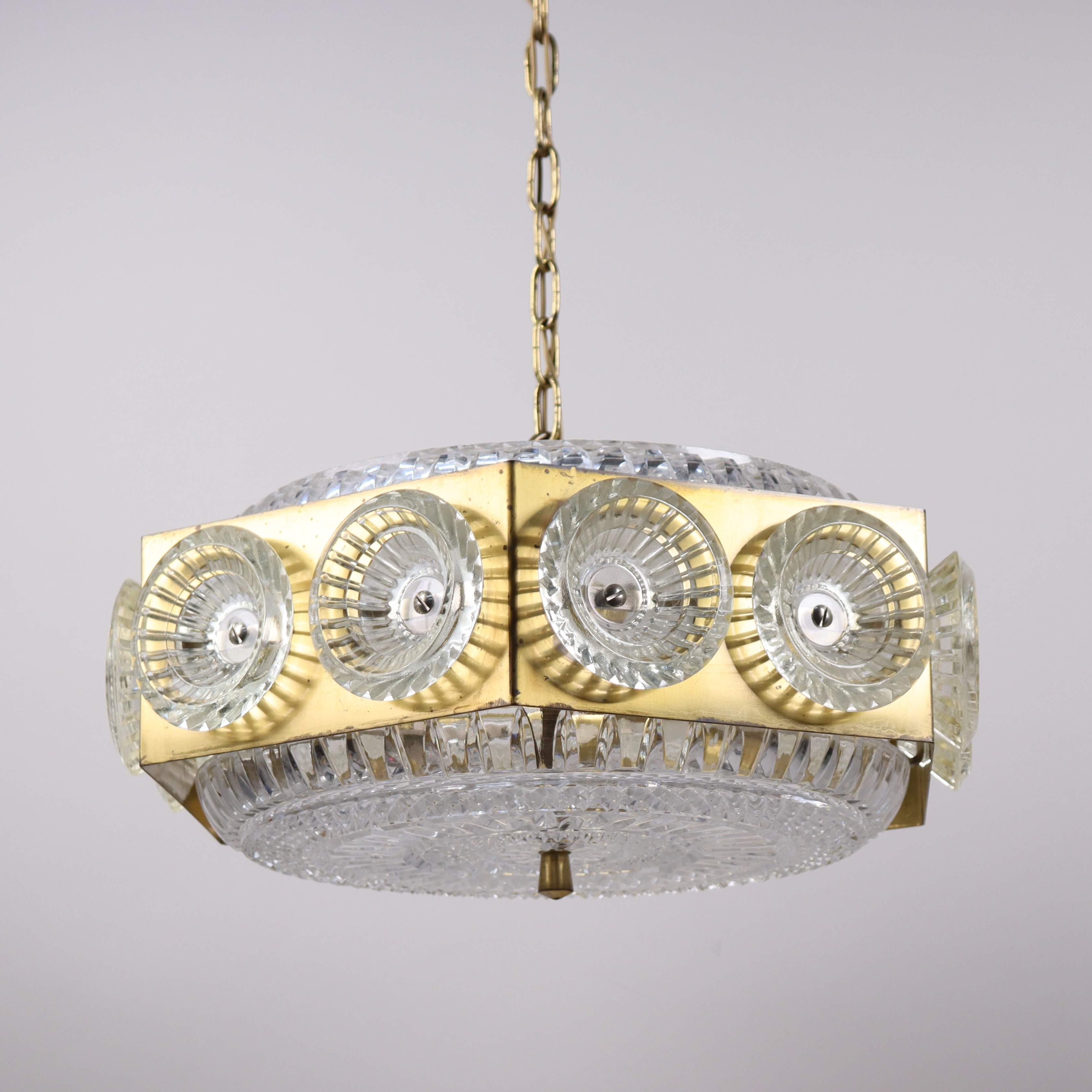 CARL FAGERLUND. Orrefors, taklampa, glas och mässing, 1970-tal.