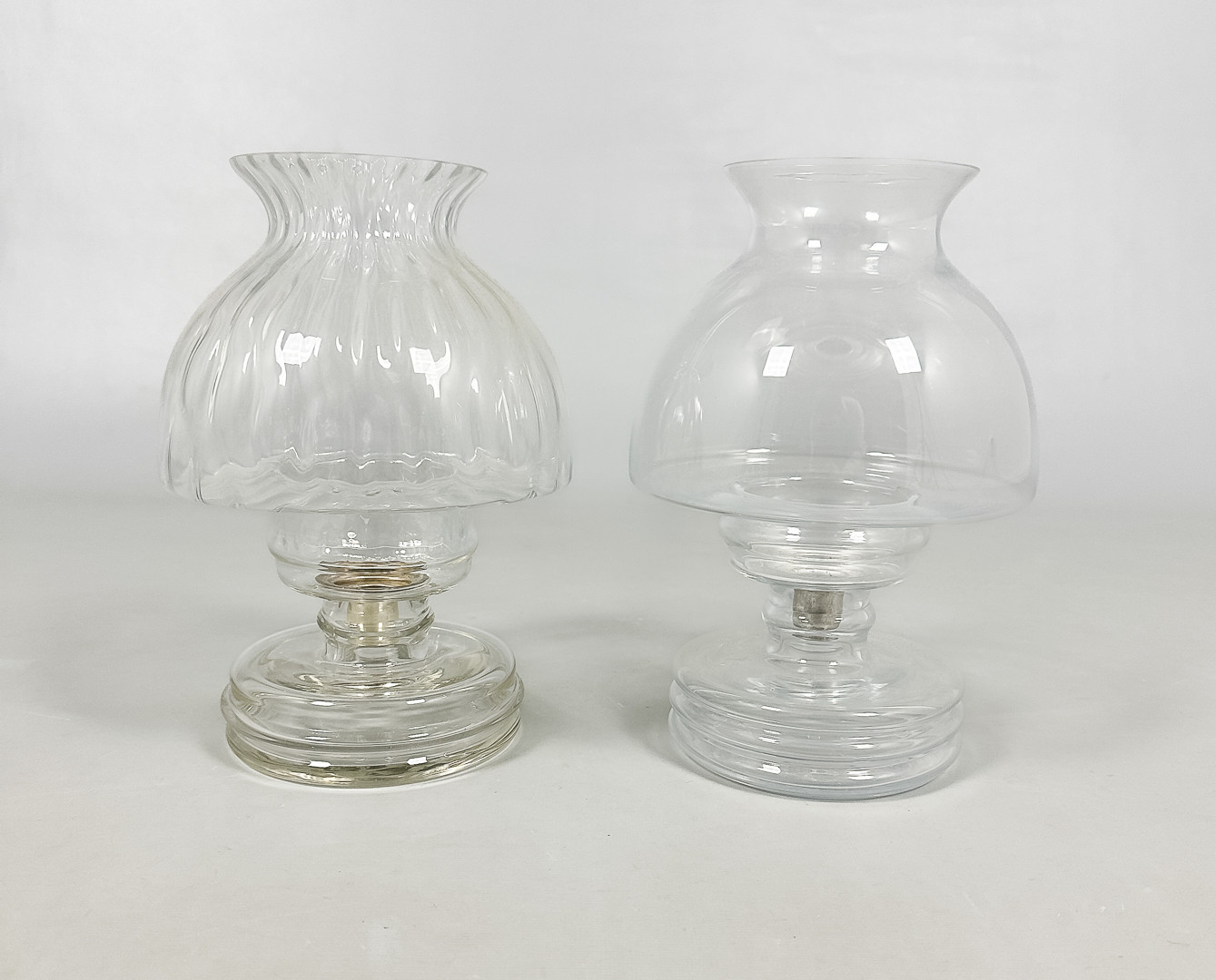 NANNY STILL. LJUSLYKTOR, 2 st, "Apollo", Riihimäen Lasi, Finland.