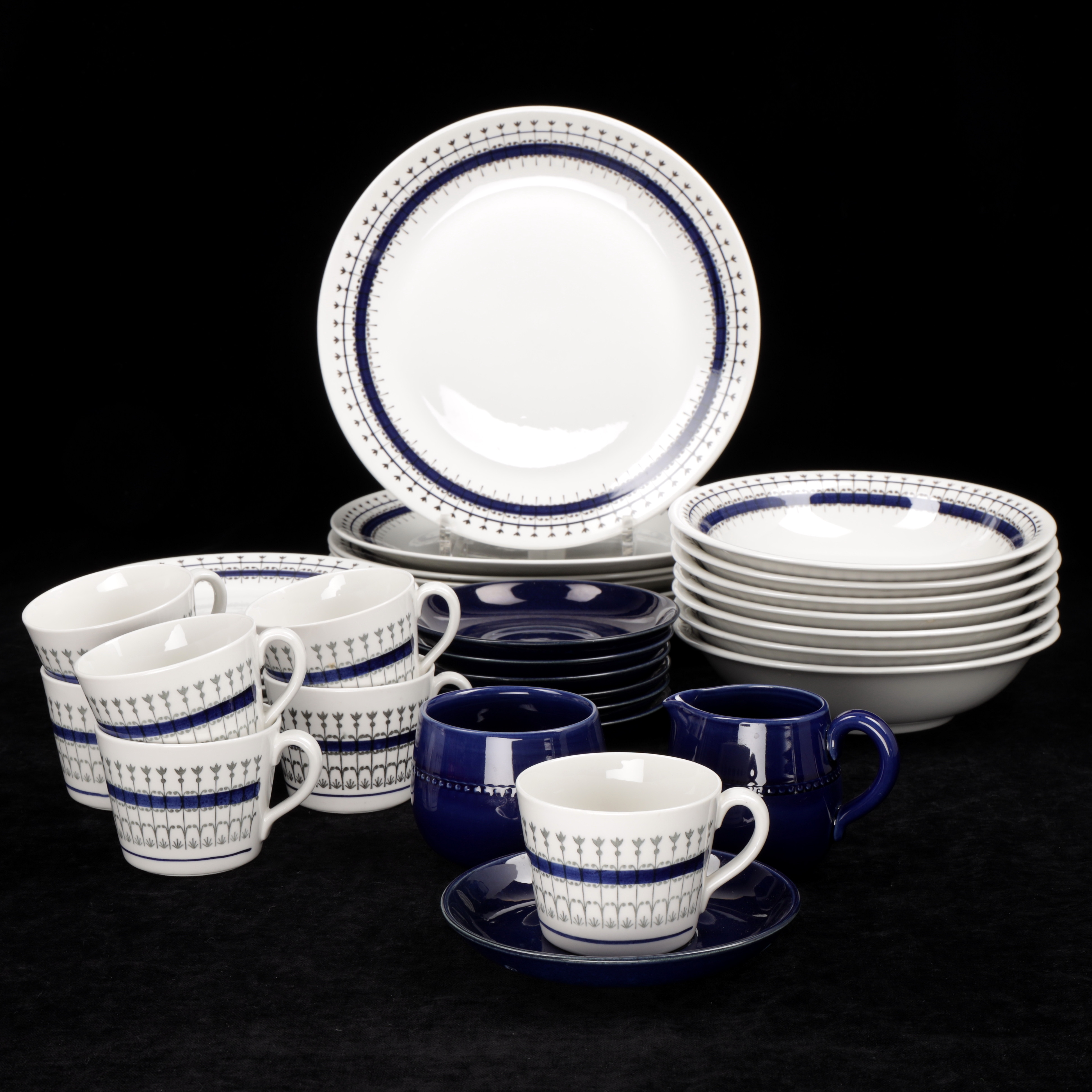 BERIT TERNELL. SERVIS, 35 delar, "Smide", Upsala-Ekeby/Gefle, 1970-tal.