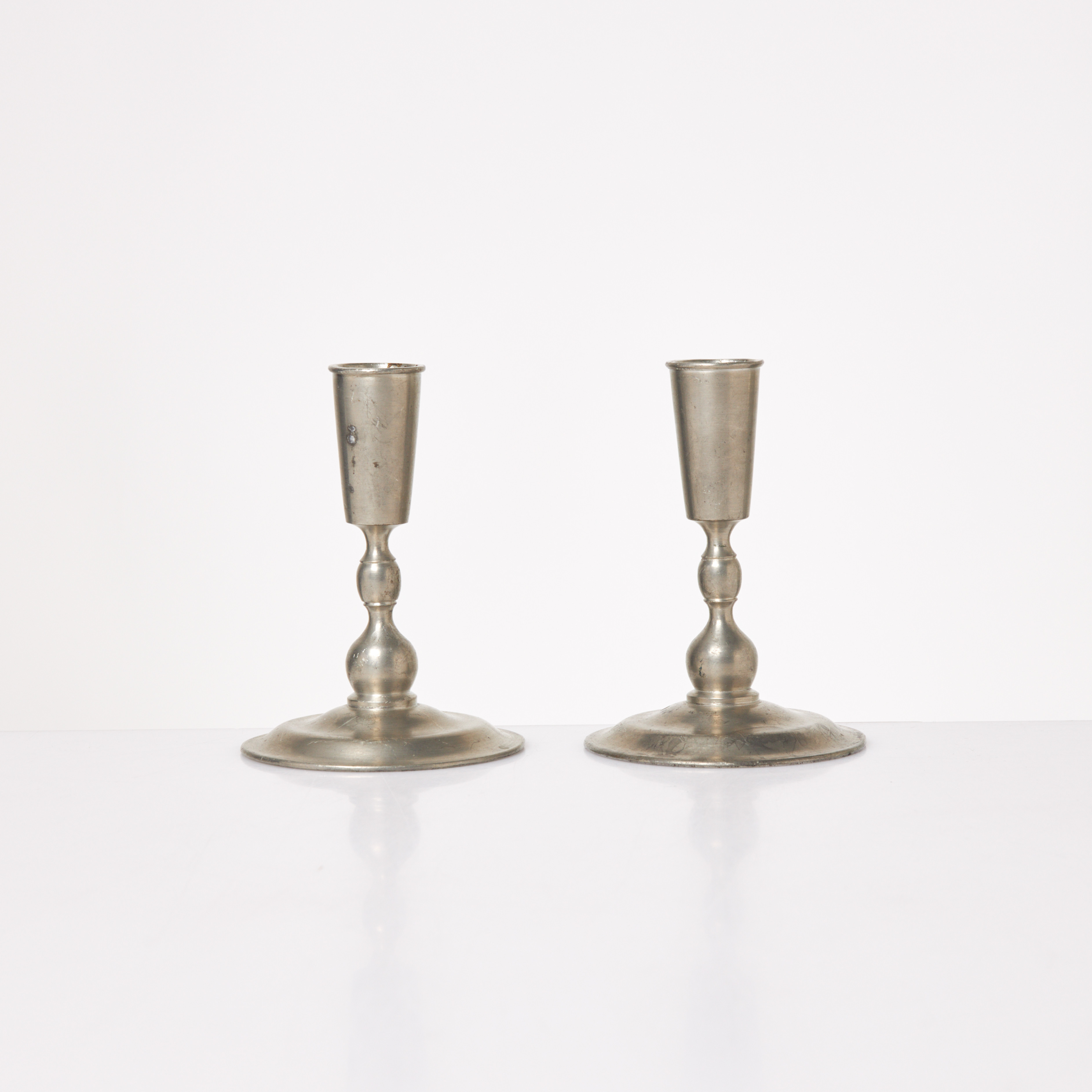 FIRMA SVENSKT TENN. Ljusstakar, 1-par, tenn Stockholm, 1928.