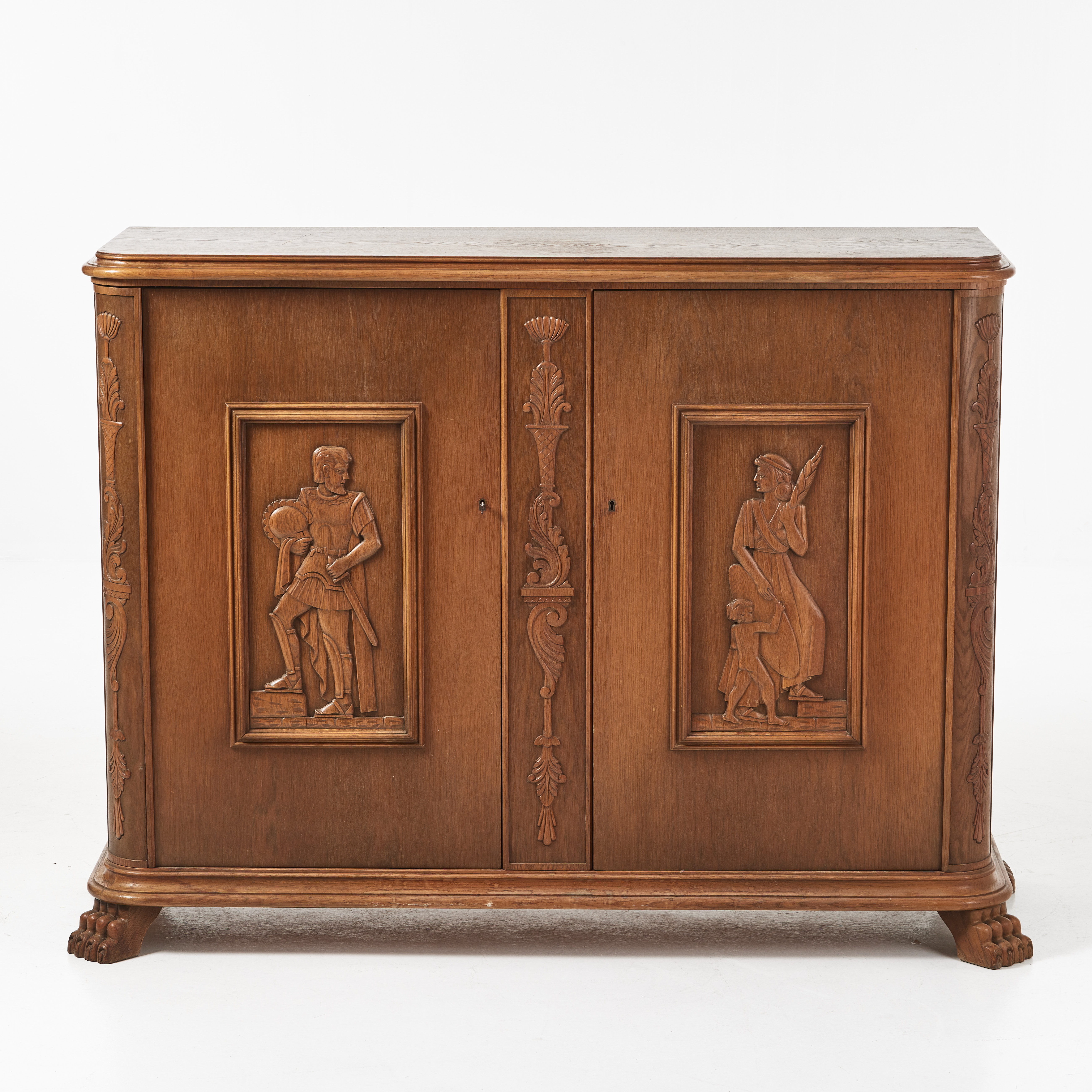 SKÅP, 1930/40-tal, ek, skuren dekor, märkt svensk möbelindustrier, 98, AB Möbelfabriken Haga, Värnamo.