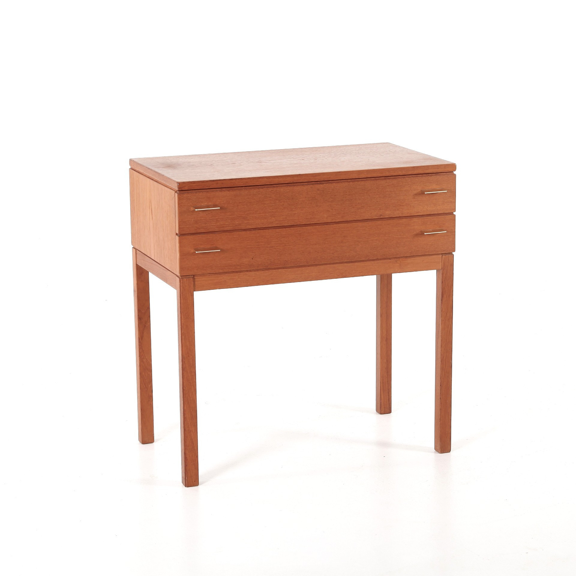 BYRÅ, 62 cm högt, teak, Danmark, 1900-talets andra hälft.