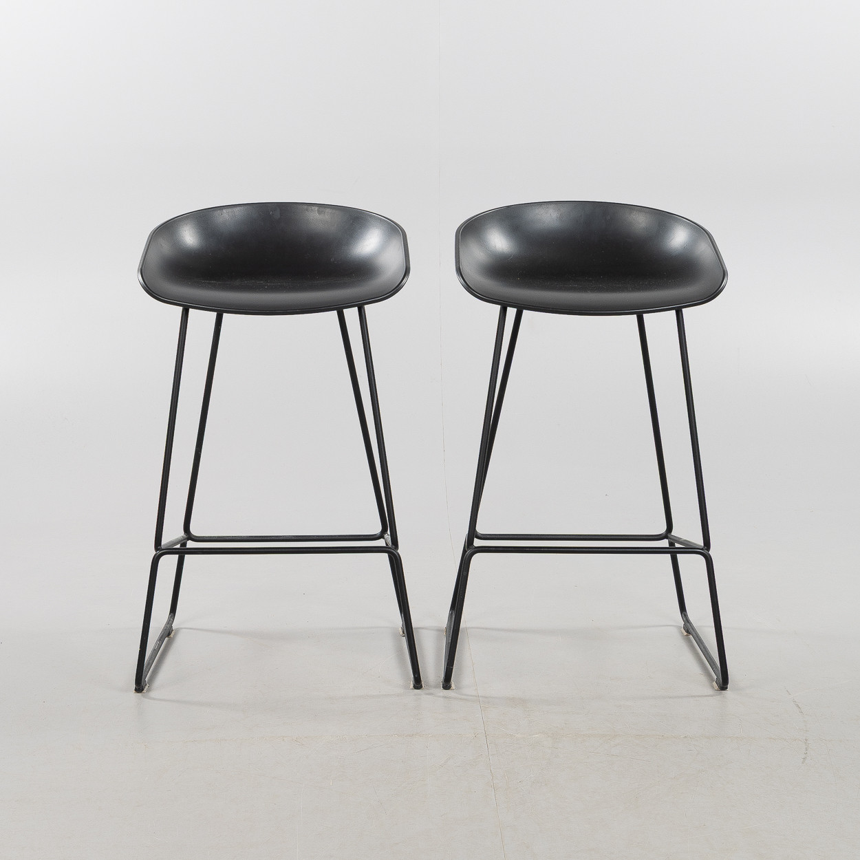 HEE WELLING. "AAS 38 / About A Stool", barstolar, 2 st, HAY, Danmark.