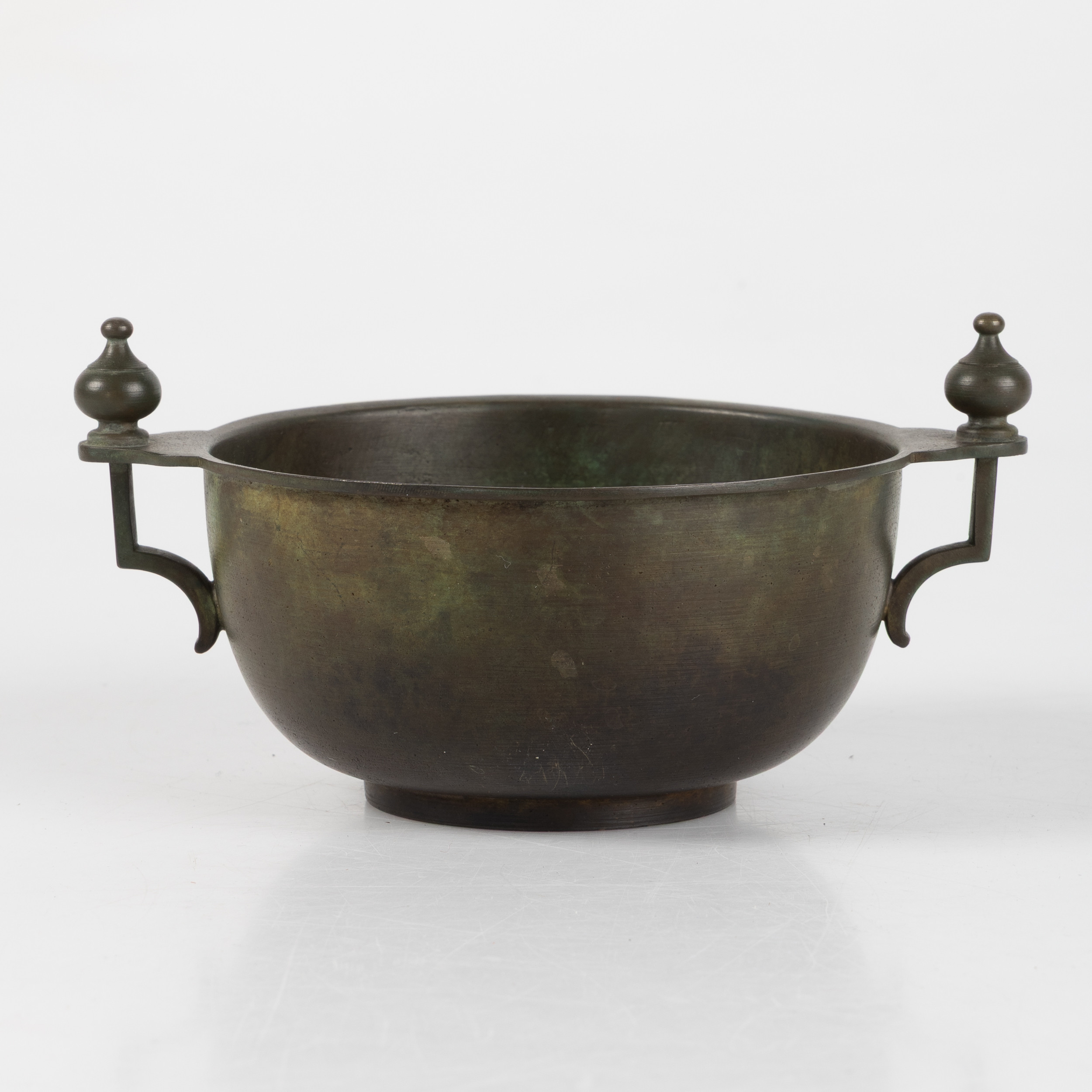 JACOB ÄNGMAN. TILLSKRIVEN. Skål med hänklar, GAB, patinerad brons.