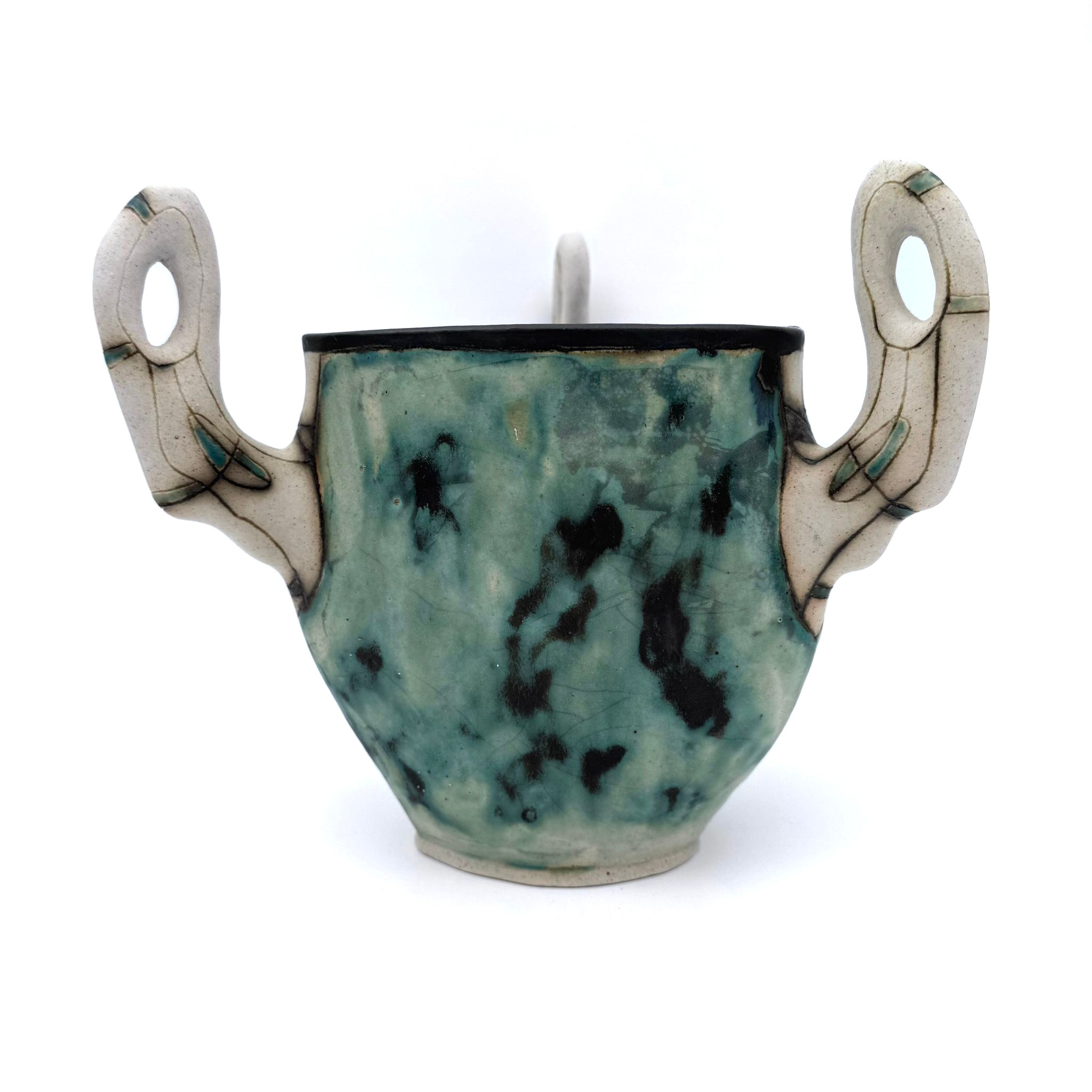 KADRI PÄRNAMETS (ESTLAND, 1968- ). Vas, stengods, delvis glaserad, triangular konande form med uppsvängda genombrutna hänklar, signerad och daterad Kadri Pärnamets 96.