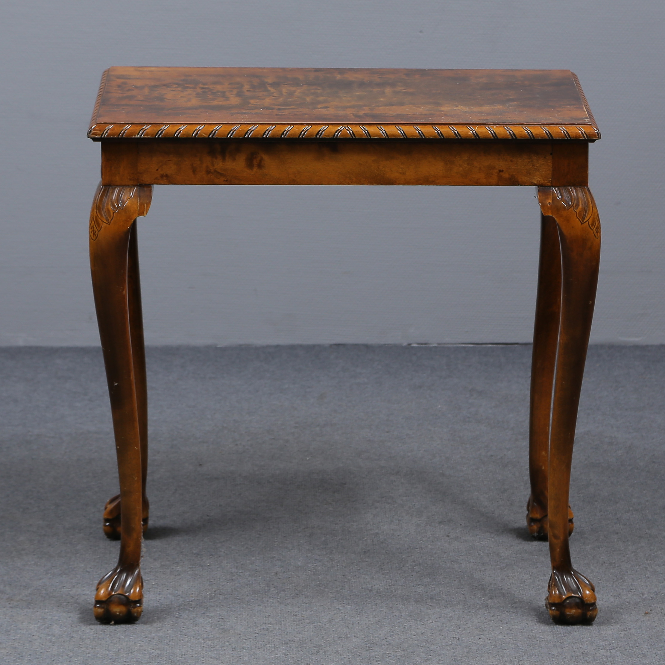 BORD "BALL AND CLAW" VALNÖTSROT/VALNÖT.