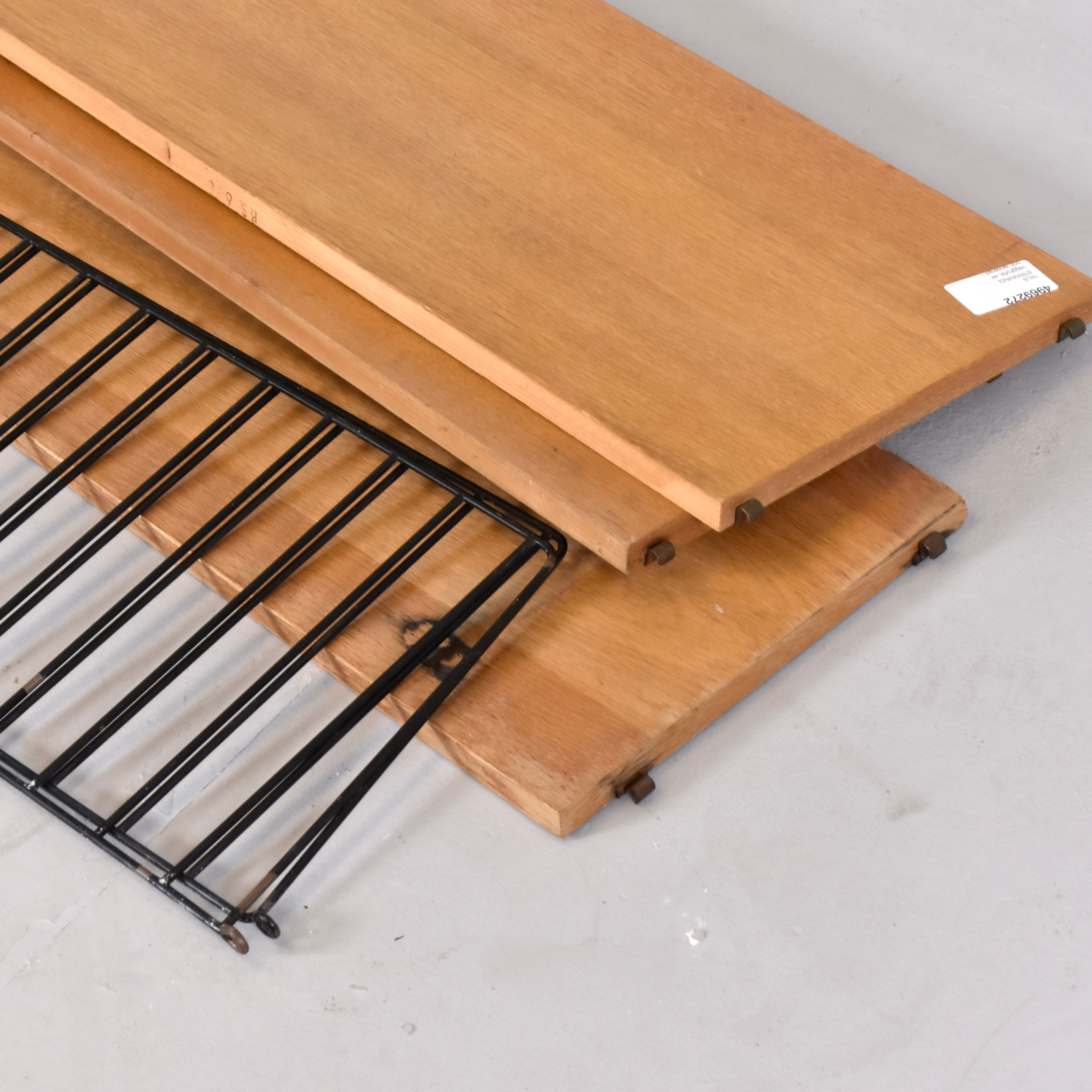 NILS STRINNING. vägghylla, ek och lackerad metall, "String".