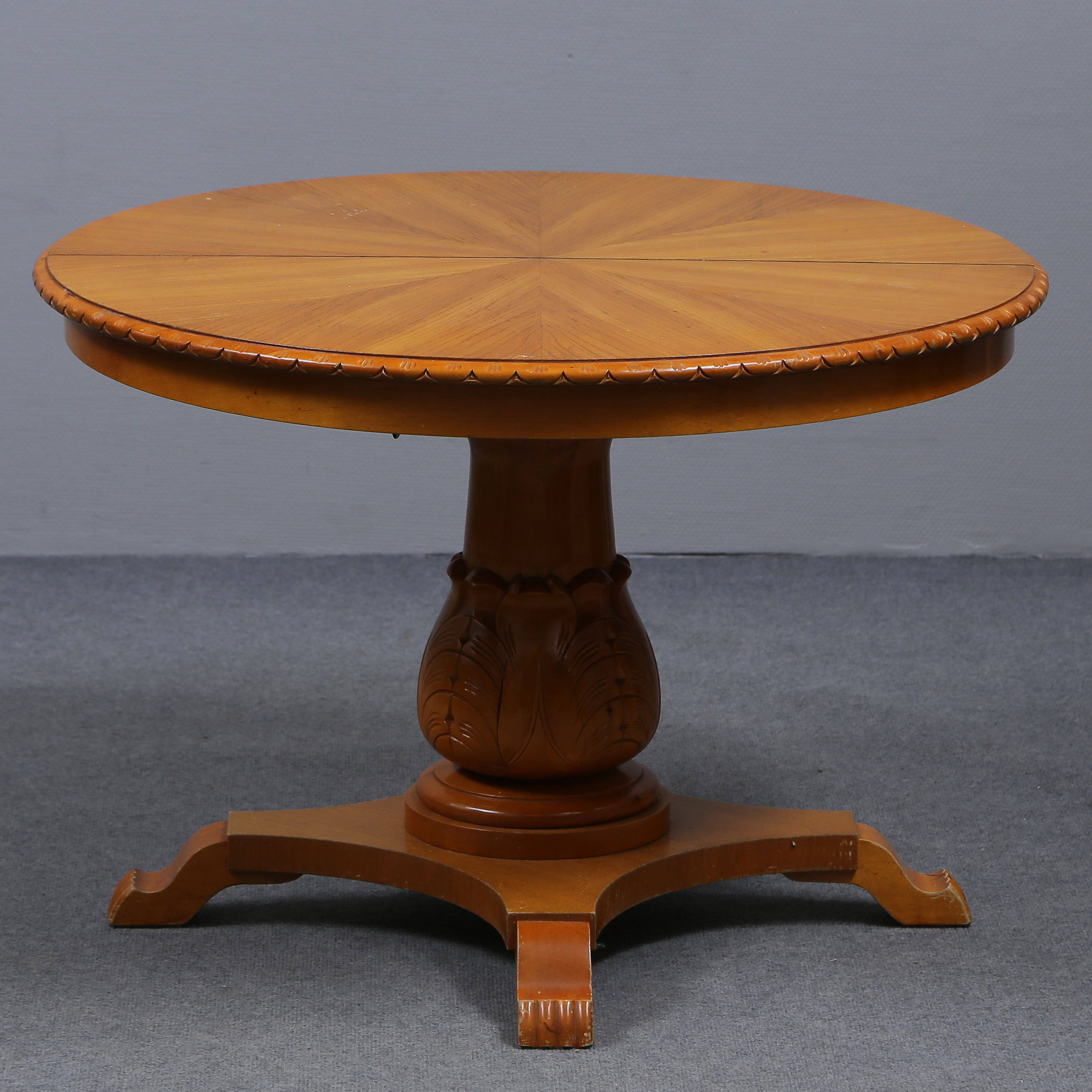 BORD, SNURRBART, 1900-TALERTS FÖRSTA HÄLFT.