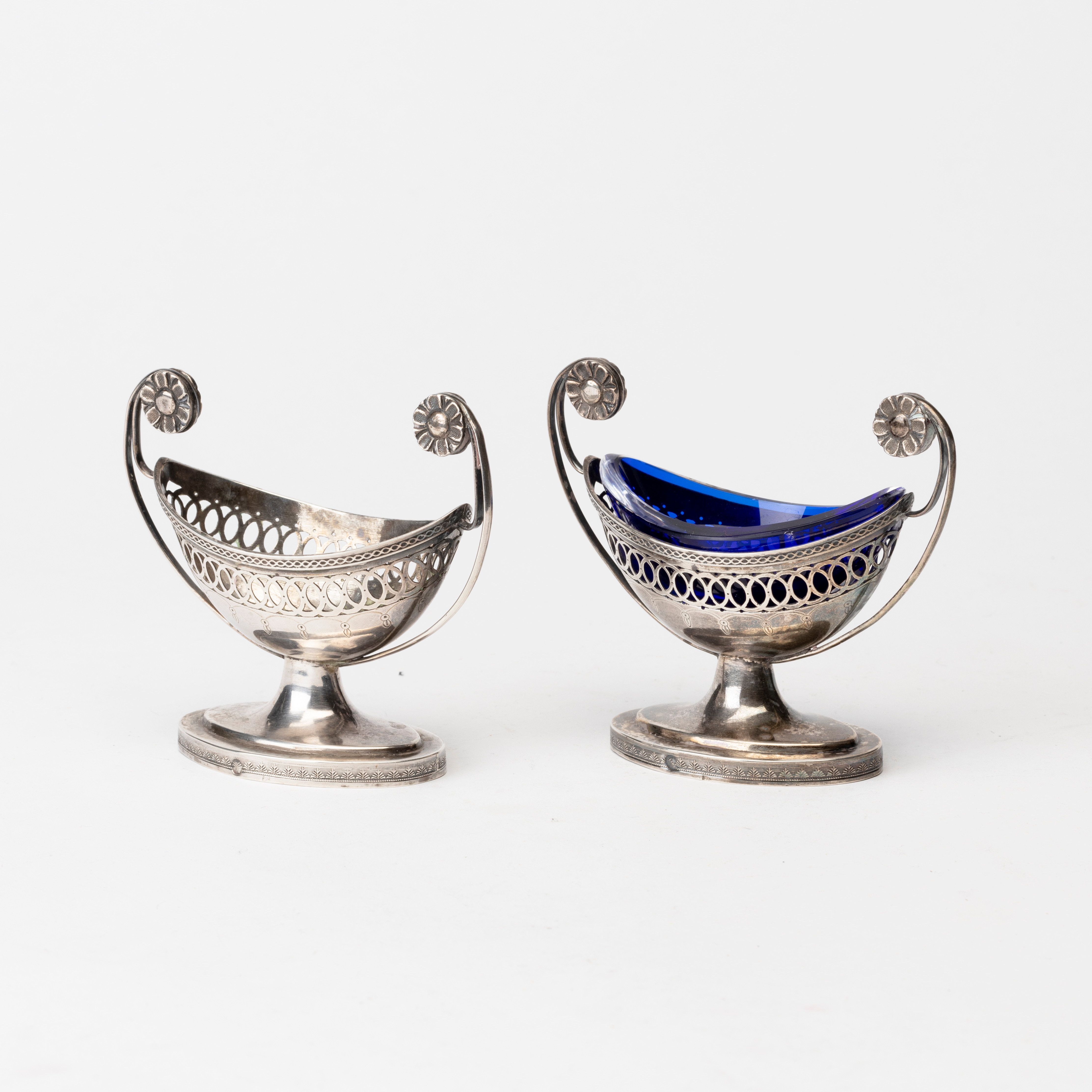 SALTKAR på FOT, ett par, silver, senempire, Leopold I, otydliga stämplar, Belgien, 1800-talets mitt.