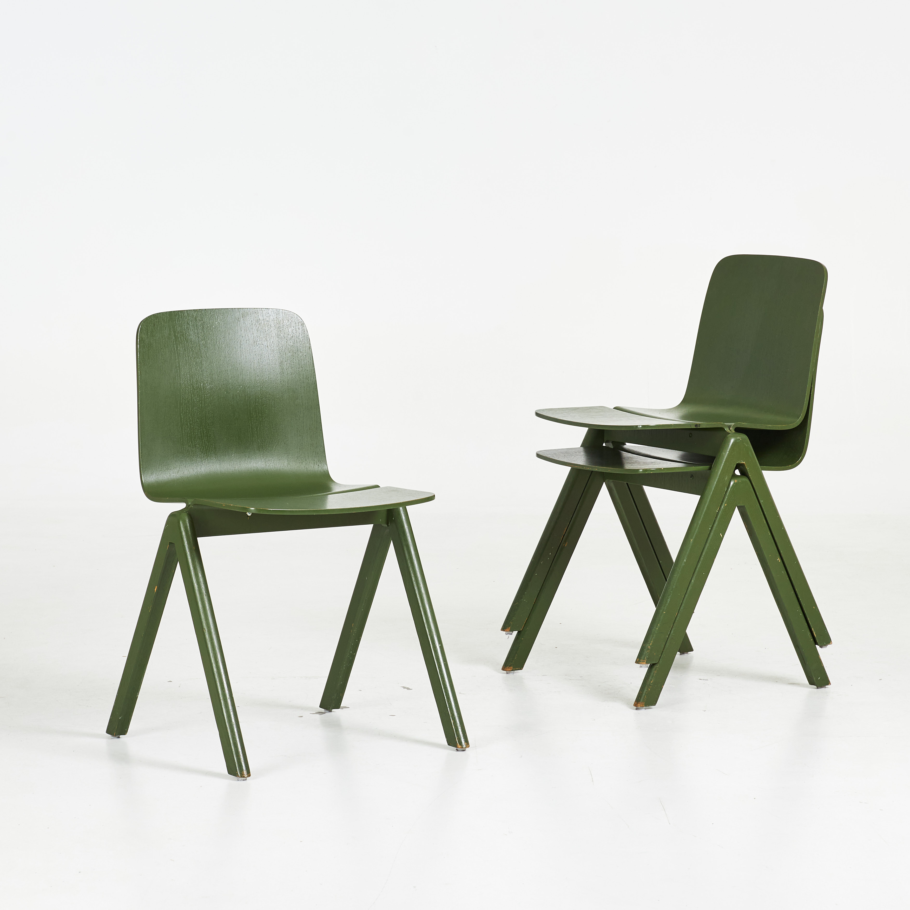 RONAN & ERWAN BOUROULLEC. 3 st, stolar, "Copenhague chair", grönlaserad ek, stapelbara, Hay, samtida.