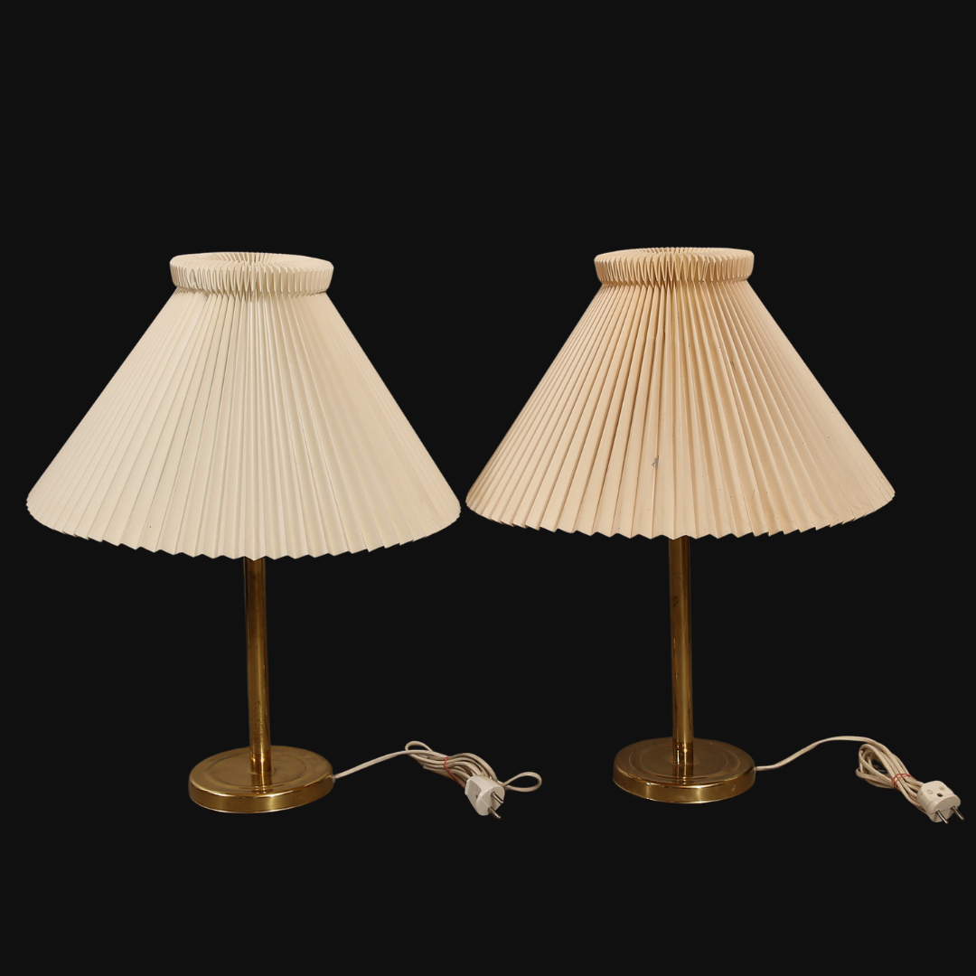 BORDSLAMPOR, ett par, mässing, abo, Randers, en ljuskälla vardera. 1900-talets sista fjärdedel.