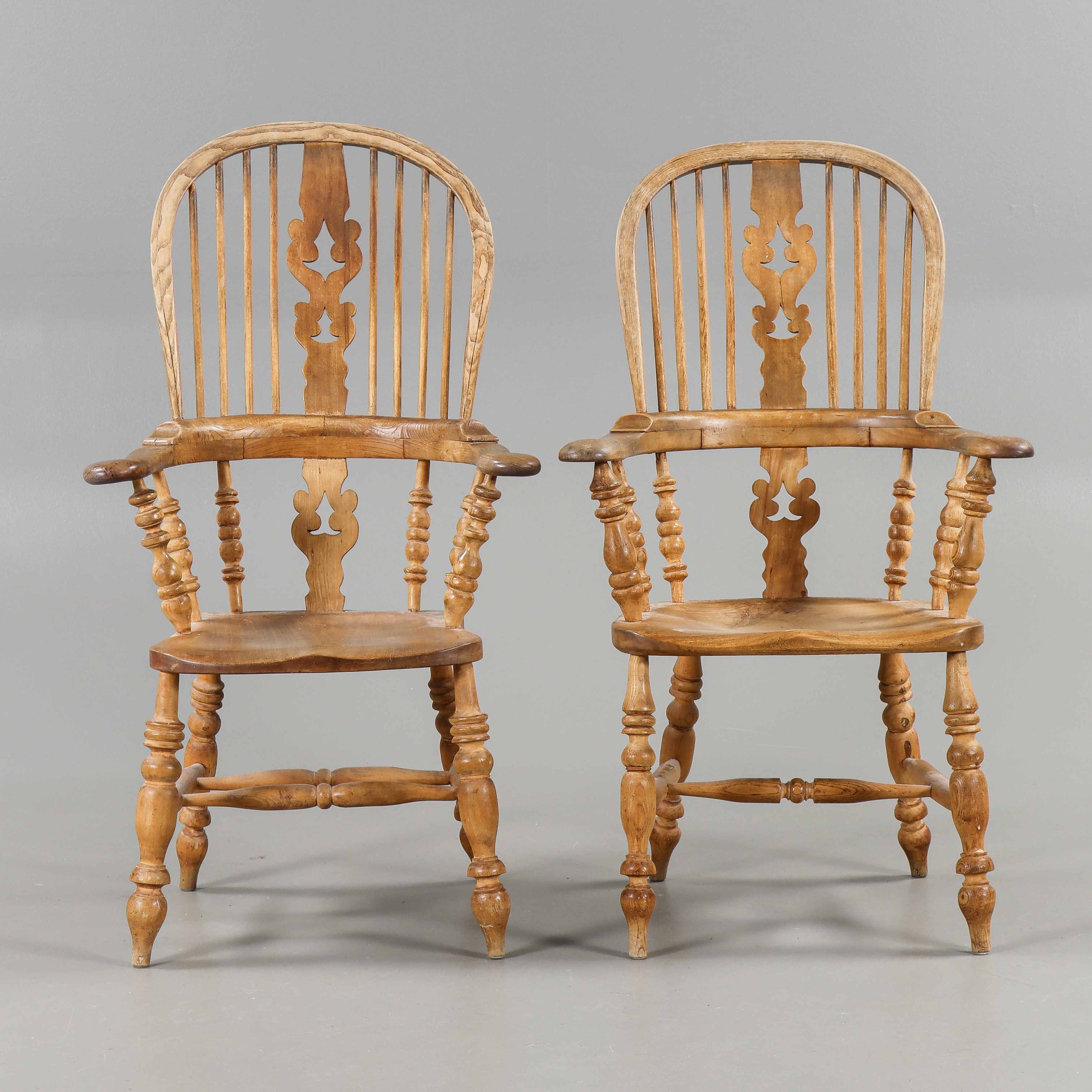 KARMSTOLAR, ett par, Windsormodell, England, sannolikt 18/1900-tal.