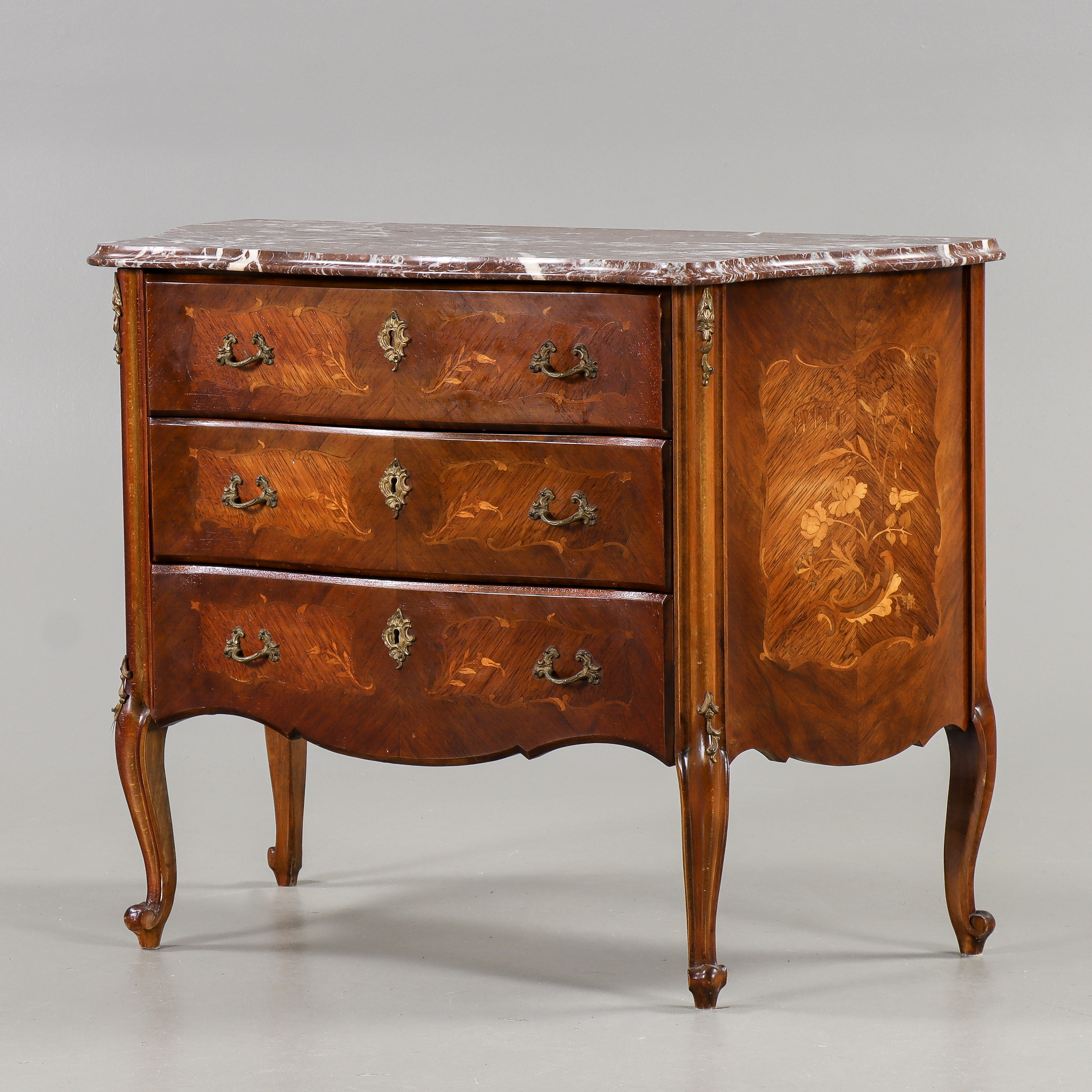 BYRÅ, Louis XV-stil, Sydeuropa 1900-talets första hälft.