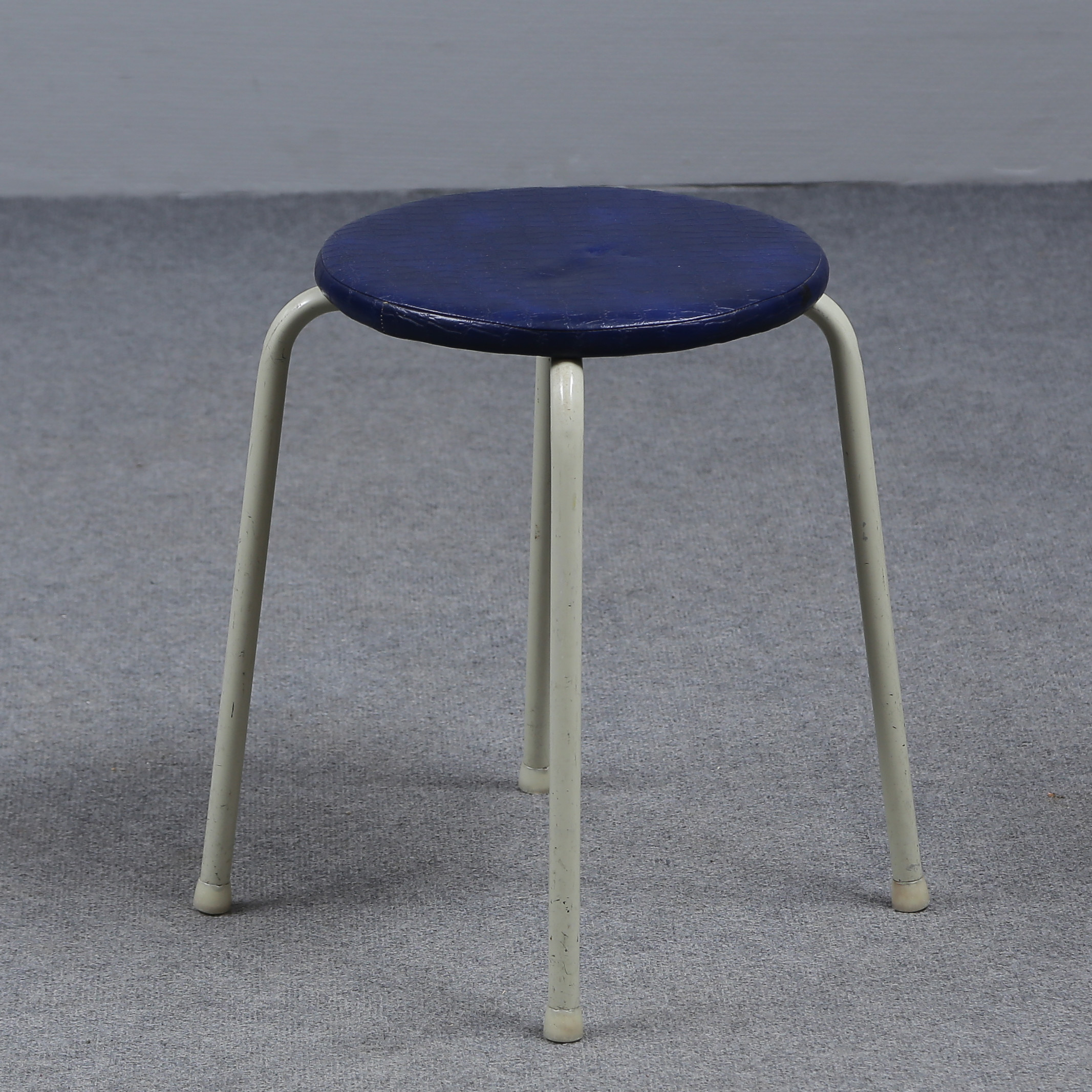 PALL, 1950/1960-TAL, BLÅ SITS "KROKODILSKINN" MÖNSTER.