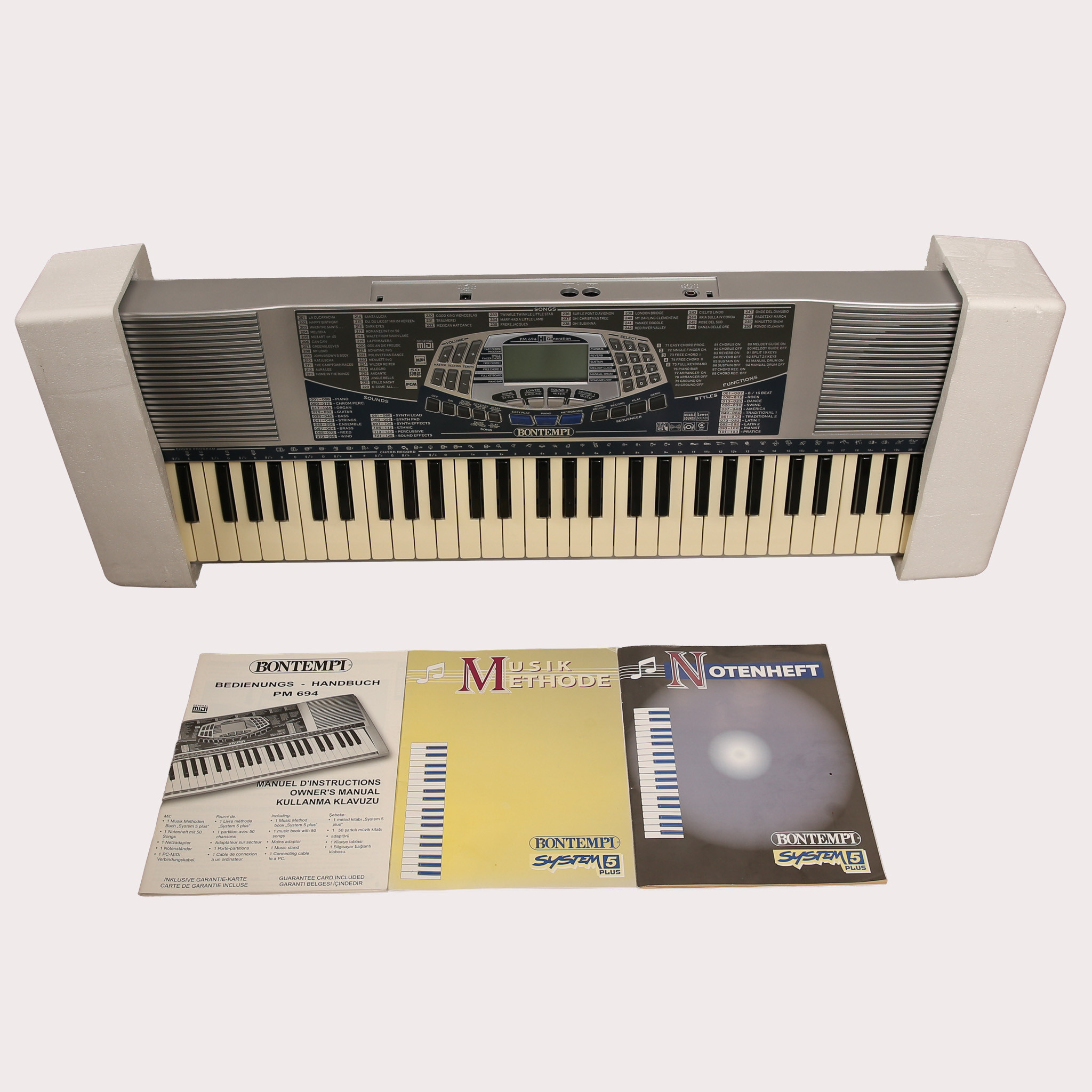 KEYBOARD, "61 PROFITASTEN", Bontempi. Modell PM 694. Italien. I originalkartong. Omkring 2000-talet. Ställning medföljer.