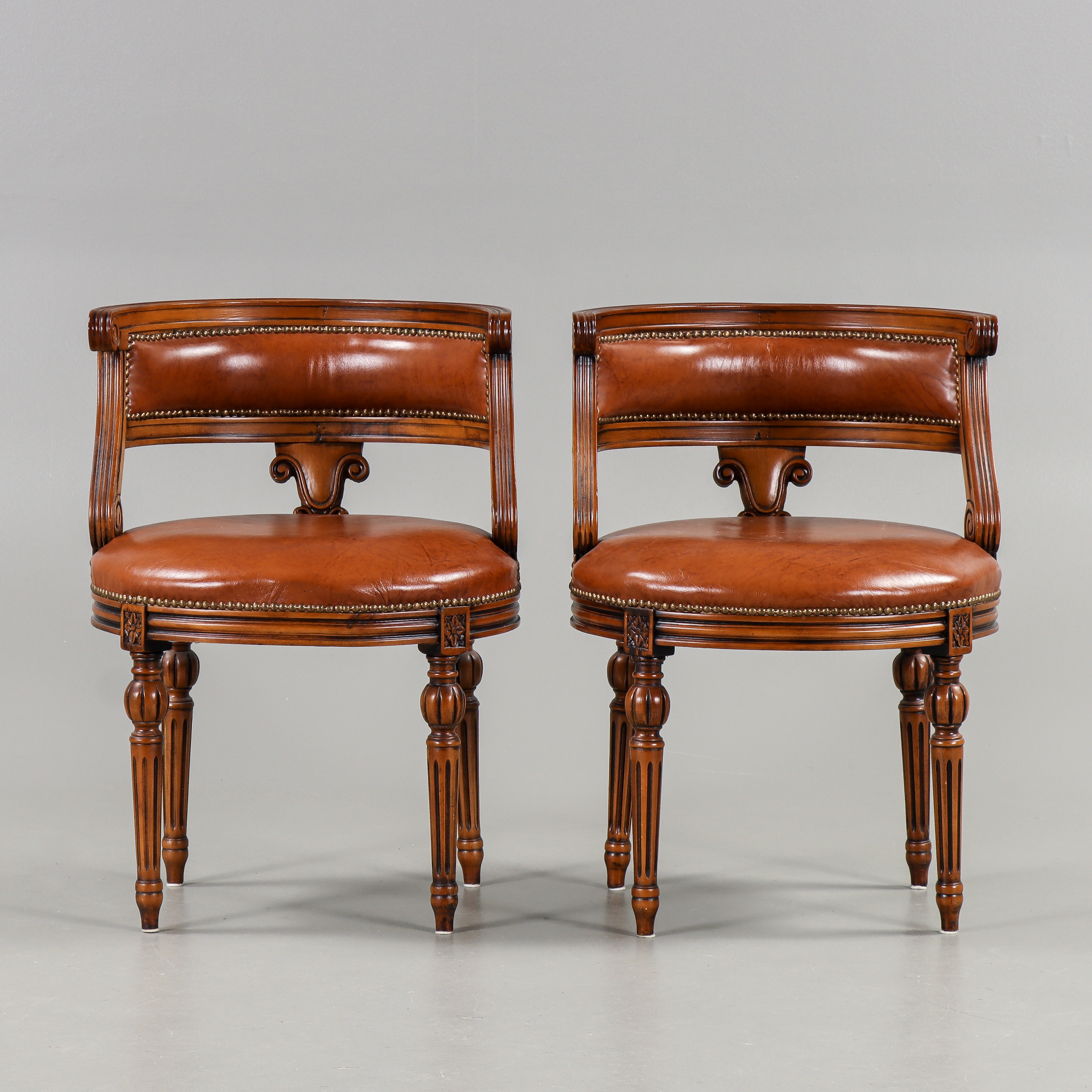 STOLAR, ett par, Louis XVI-stil, 1900-talets andra hälft.