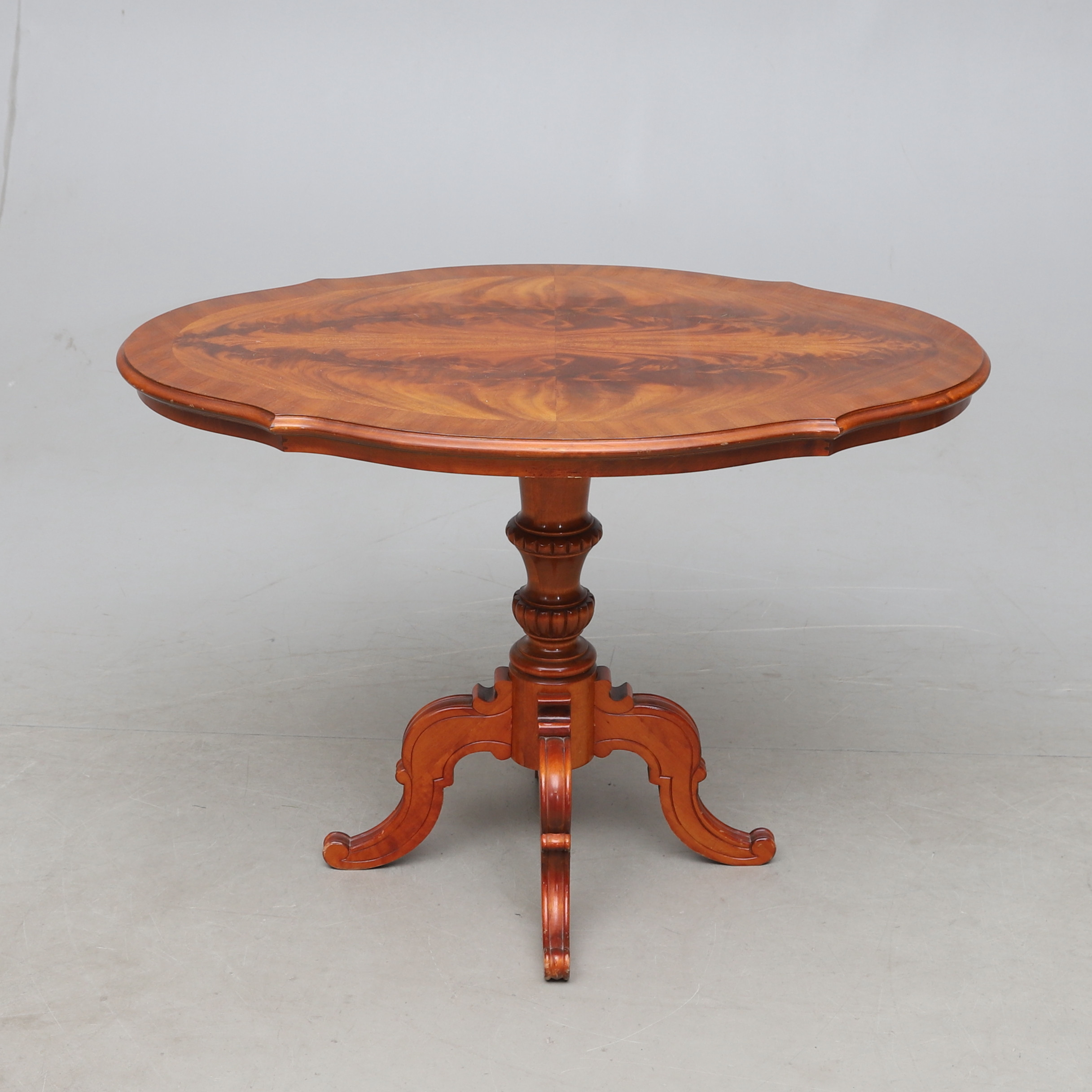 PELARBORD, mahogny, talets andra hälft.