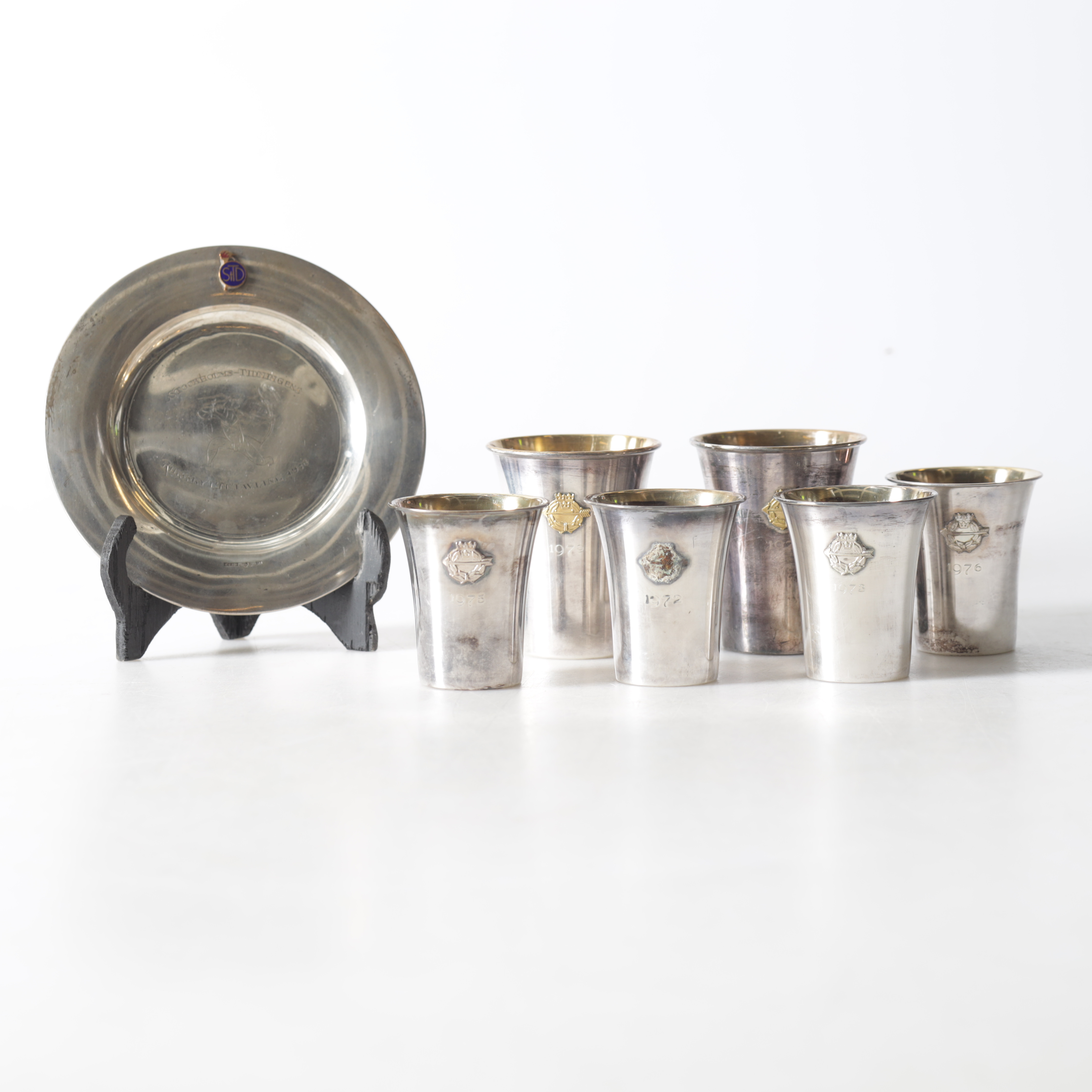 PRISPOKAL & -FAT, 7 delar, silver & emalj, olika tillverkare. Totalvikt ca 286,8 gram.