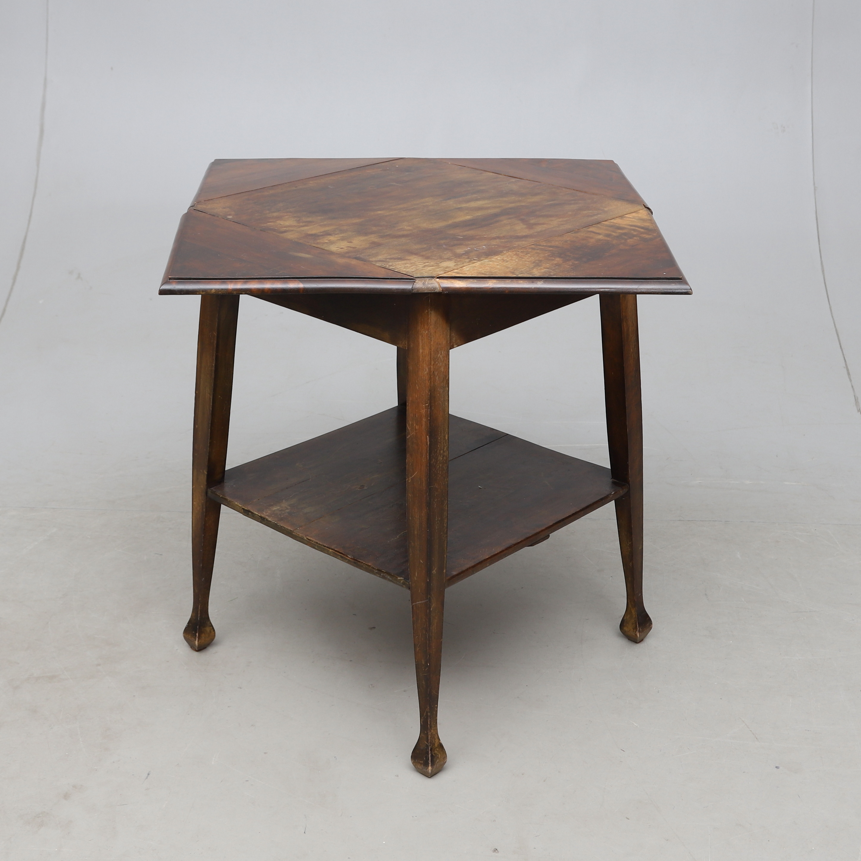 KUVERTBORD, Jugend, tidigt 1900-tal.