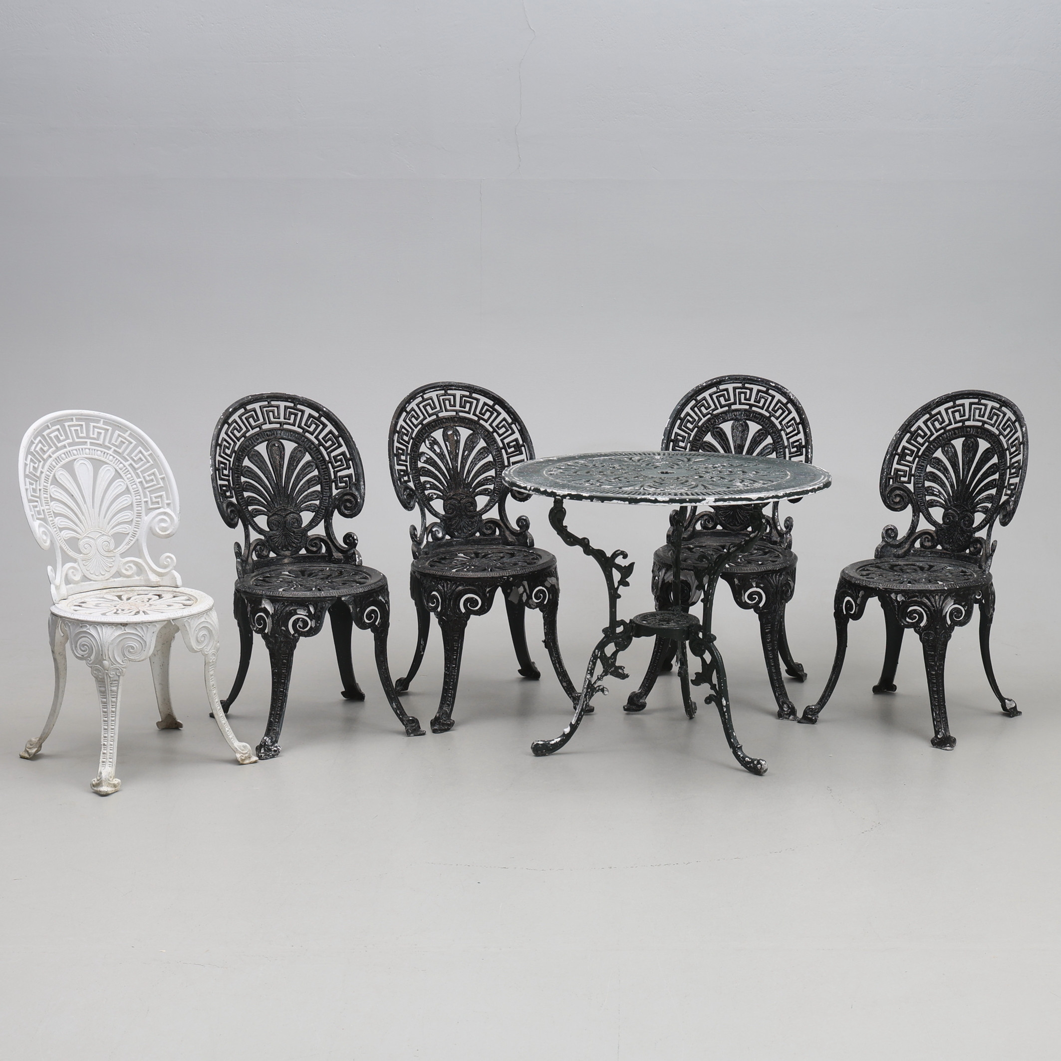 TRÄDGÅRDSMÖBLER, 6 delar, metall, bemålade, 1900-tal.