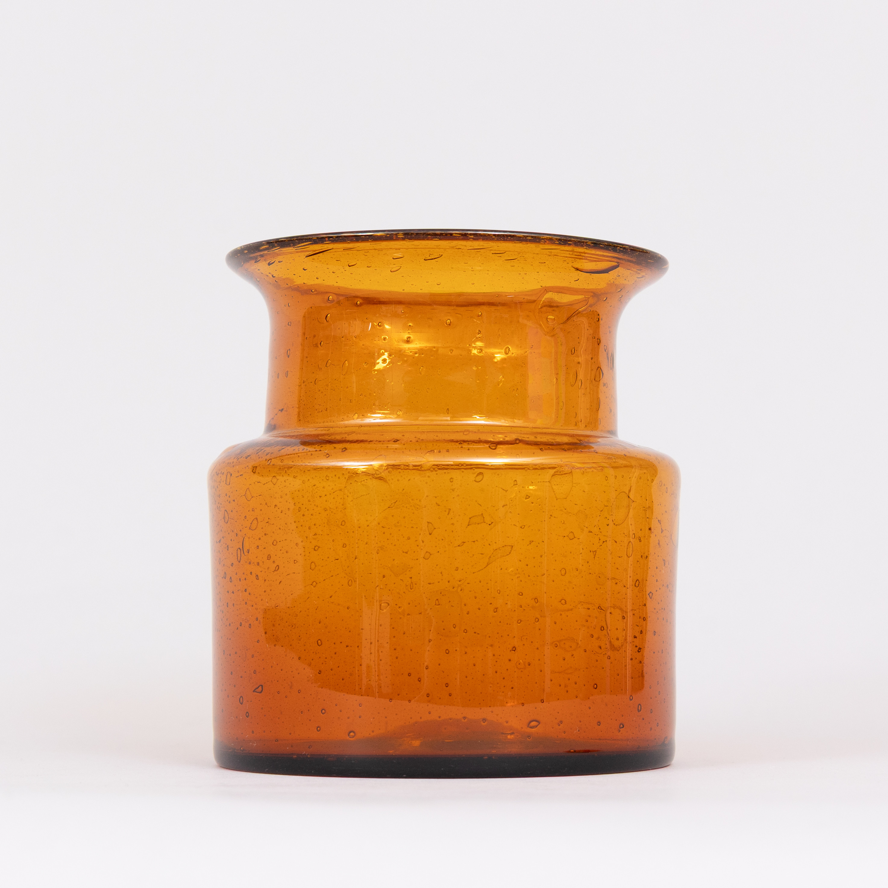 ERIK HÖGLUND. Vas, bruntonad, osignerad.