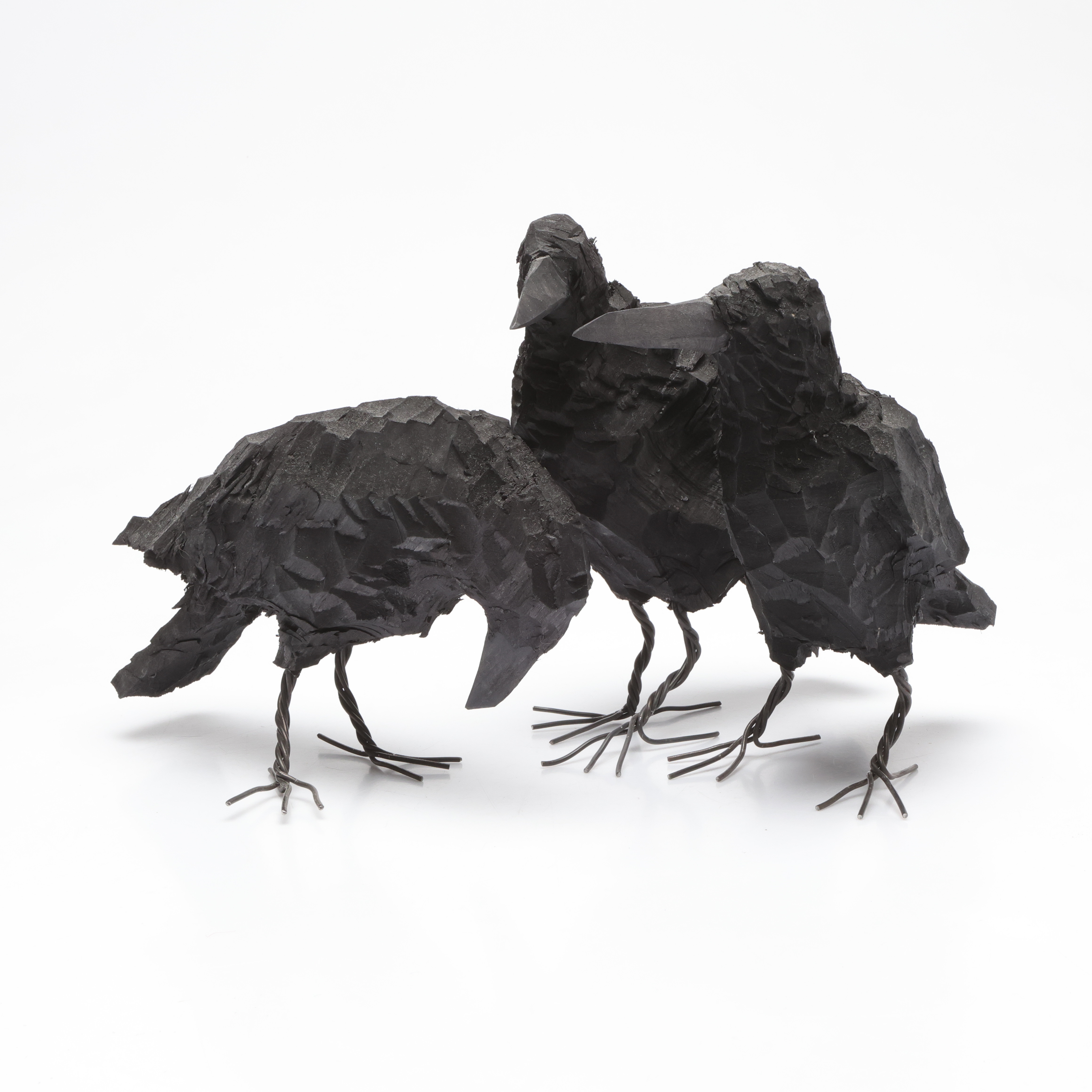 MIKAEL NILSSON. Skulpturer, 3st, kråkfåglar.