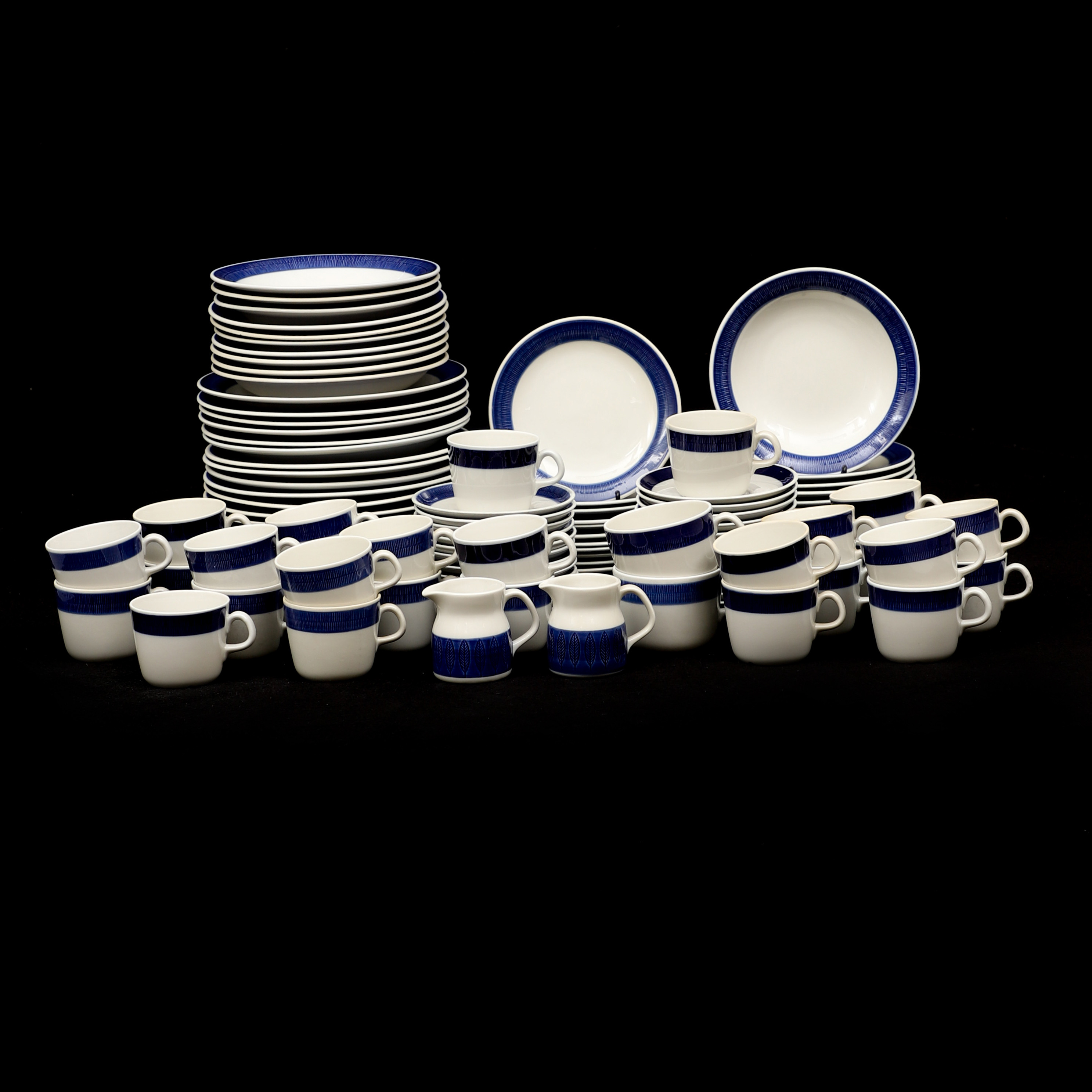 HERTHA BENGTSON. SERVISDELAR, 82+2 delar, "Koka blå", Rörstrand.